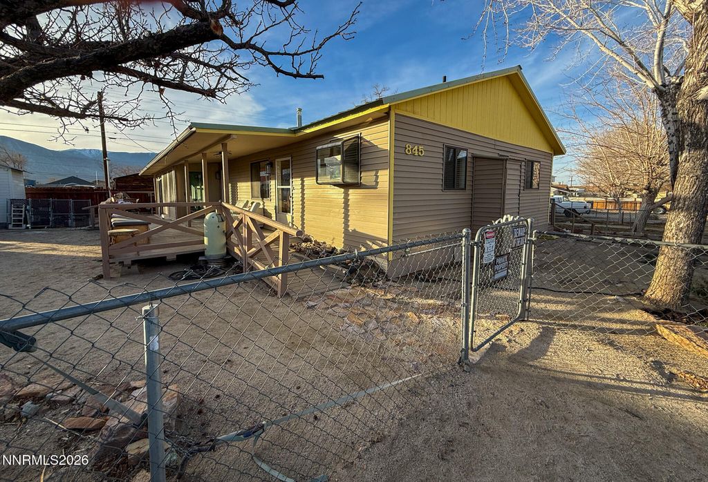 Photo of 845 G Street, Hawthorne, NV 89415 (MLS # 260001140)