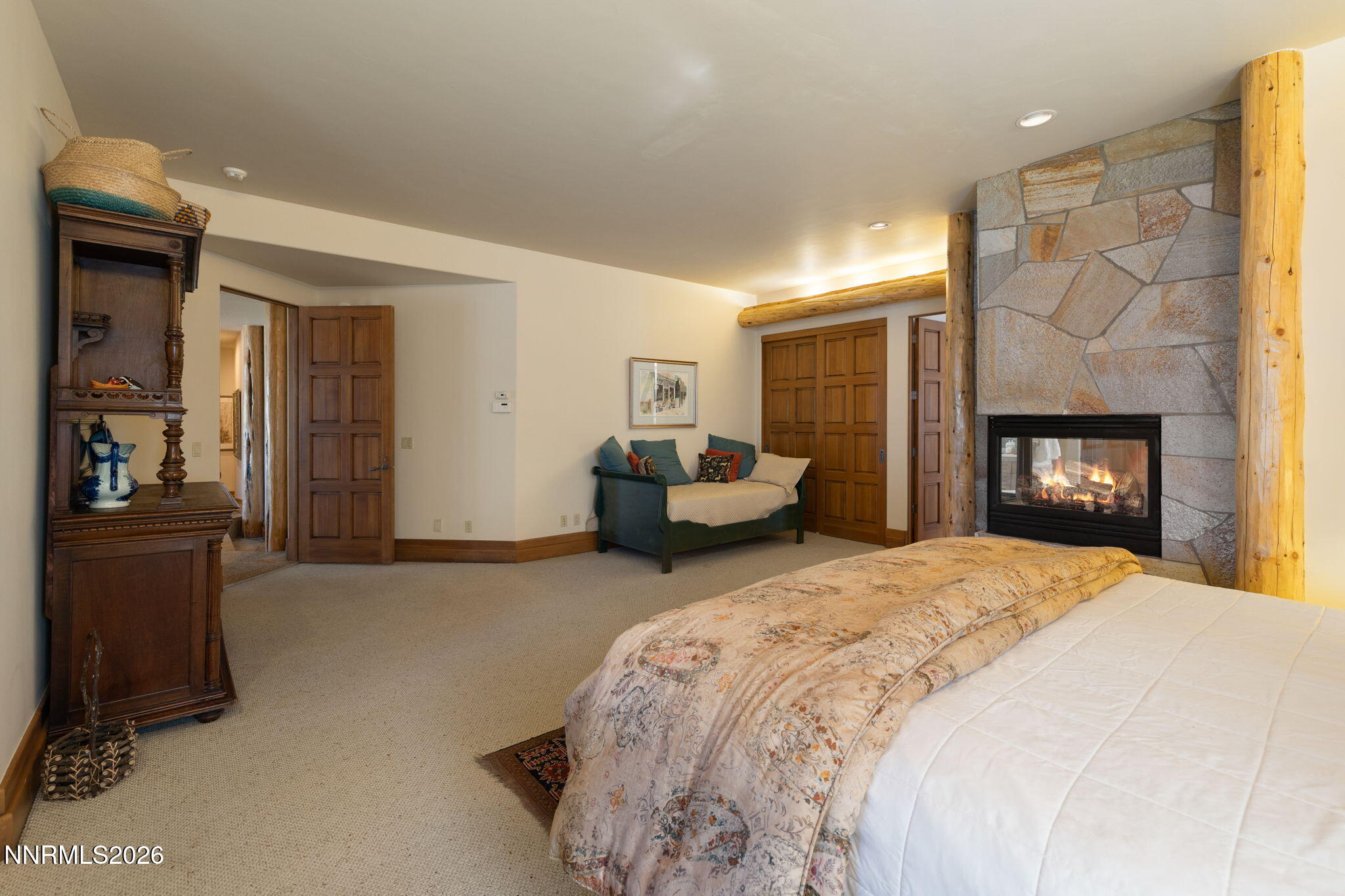 47-web-or-mls-726 Lakeshore interior-48