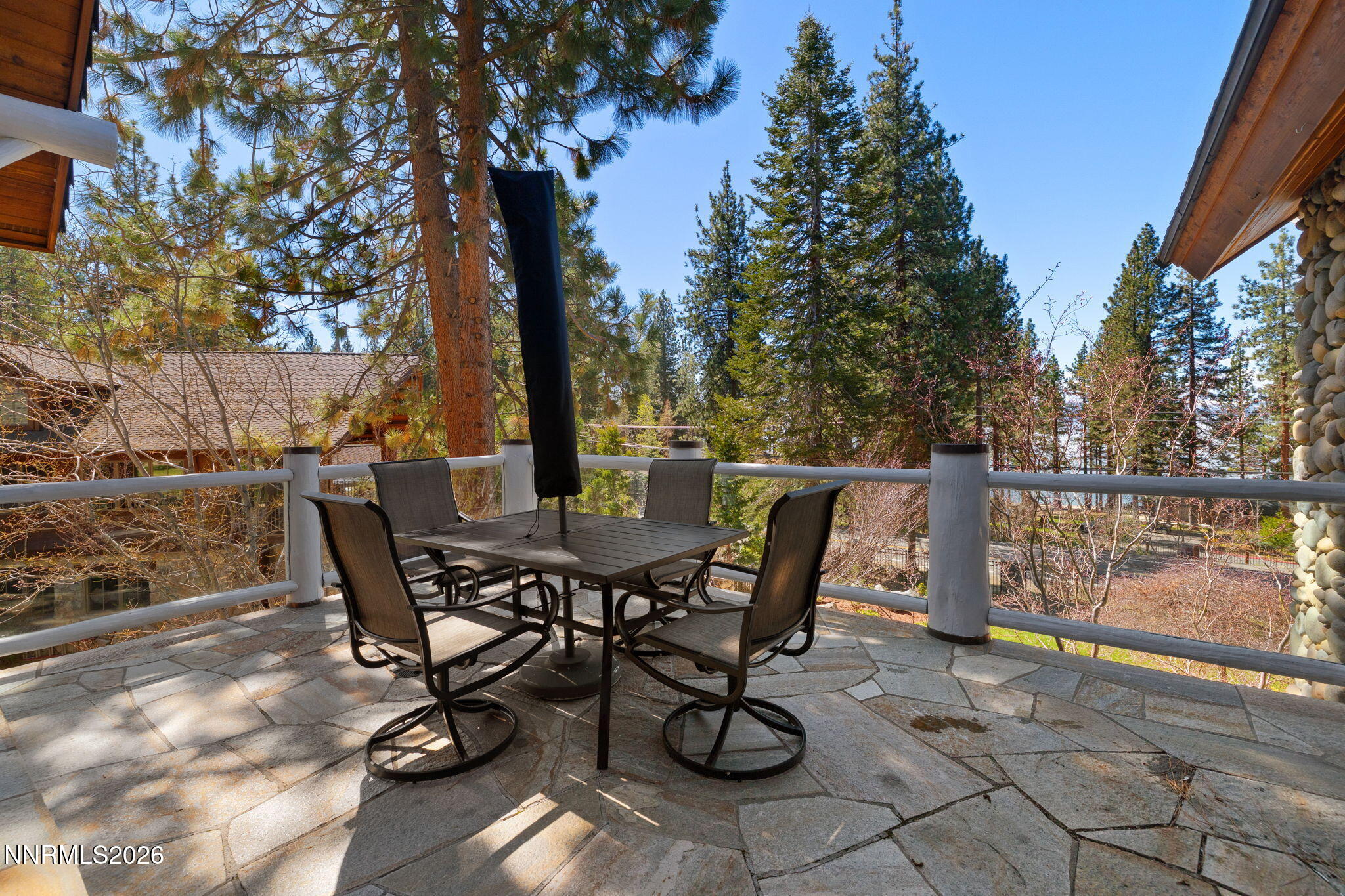 31-web-or-mls-726 Lakeshore interior-32
