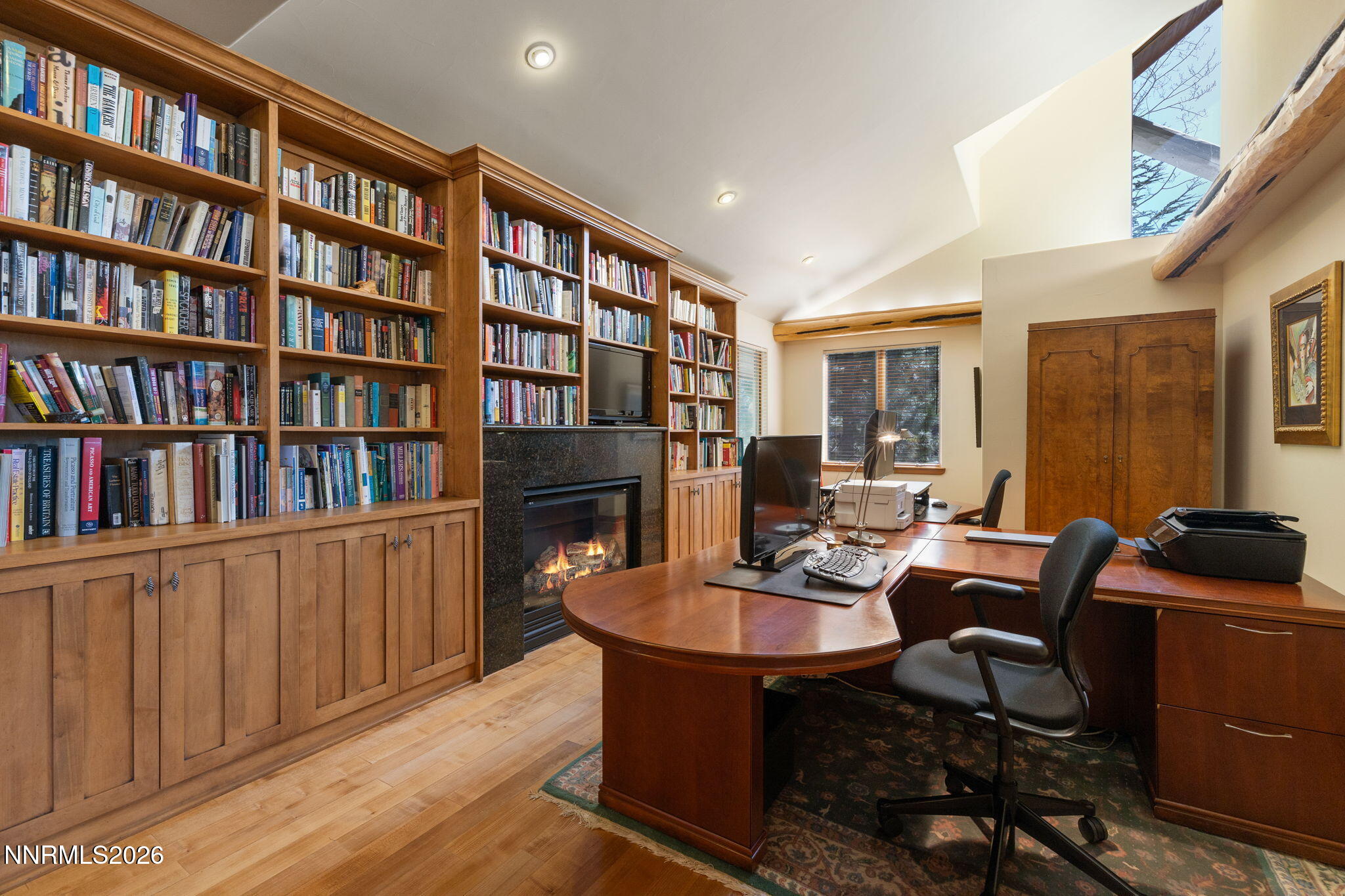 14-web-or-mls-726 Lakeshore interior-15