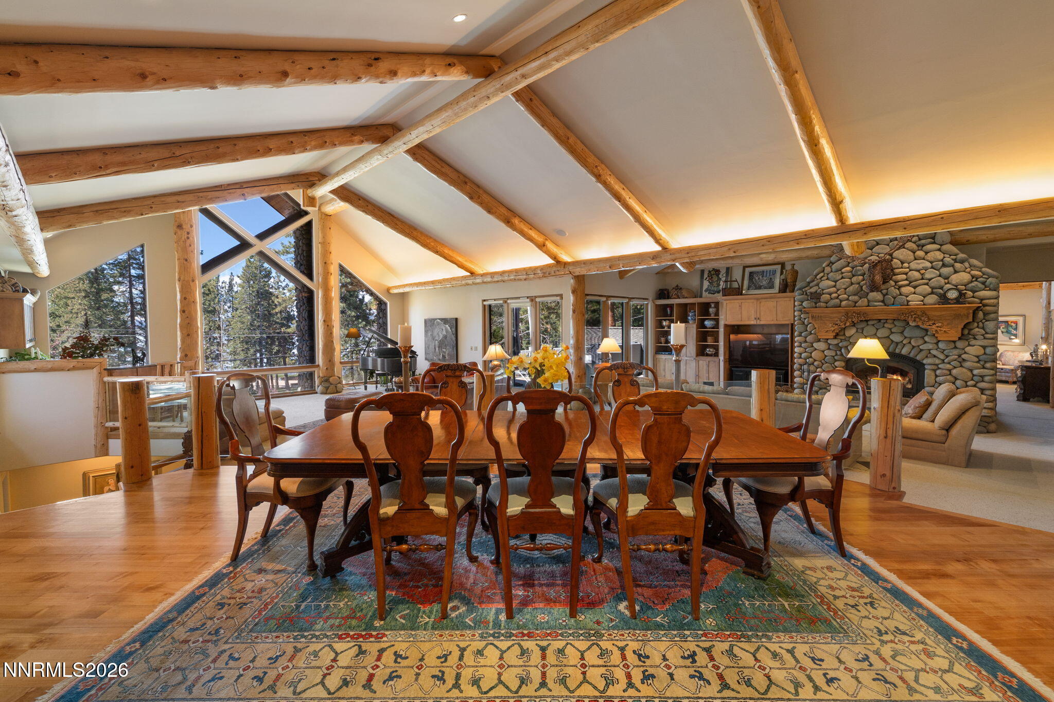 18-web-or-mls-726 Lakeshore interior-19