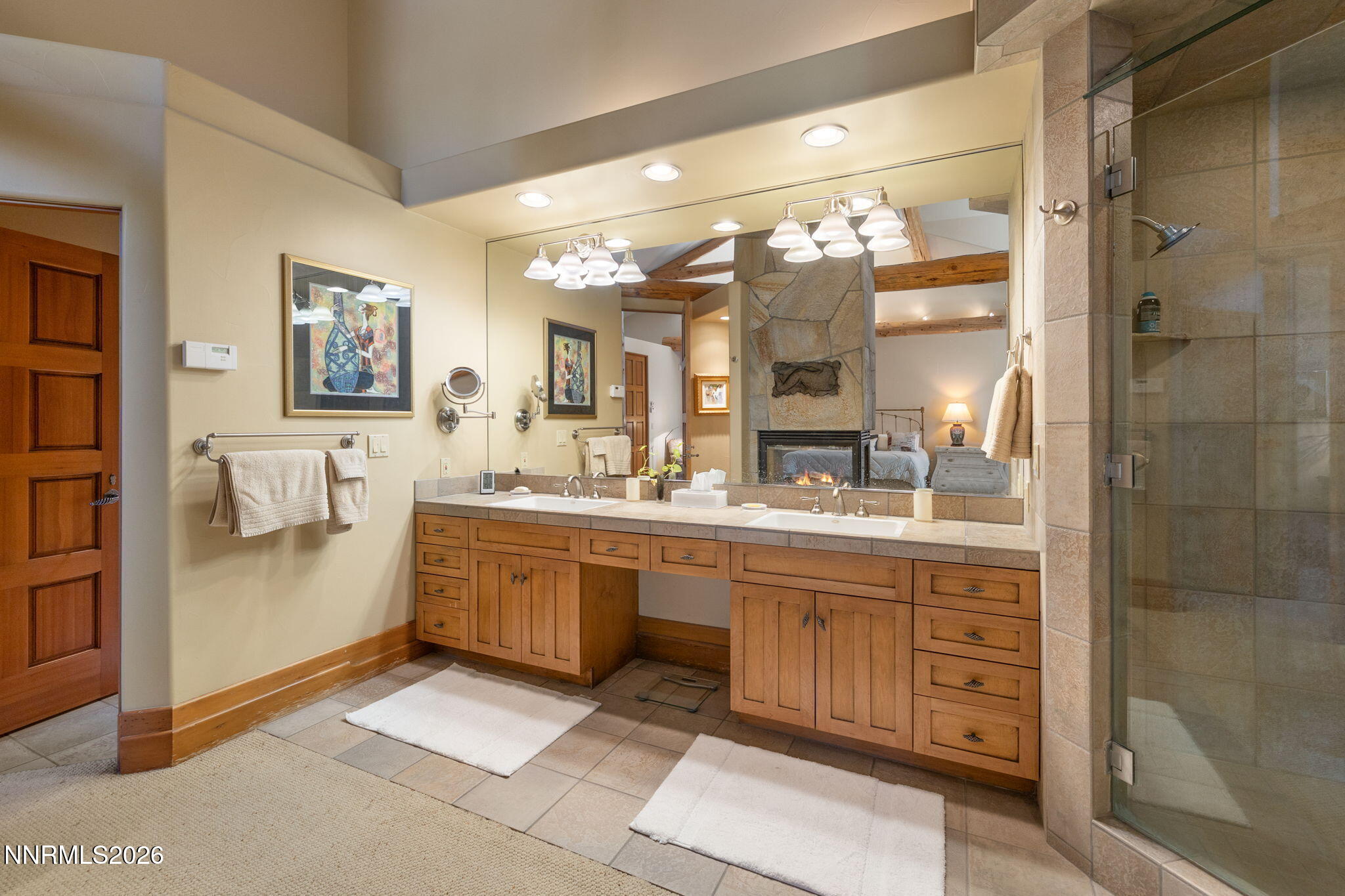 21-web-or-mls-726 Lakeshore interior-22