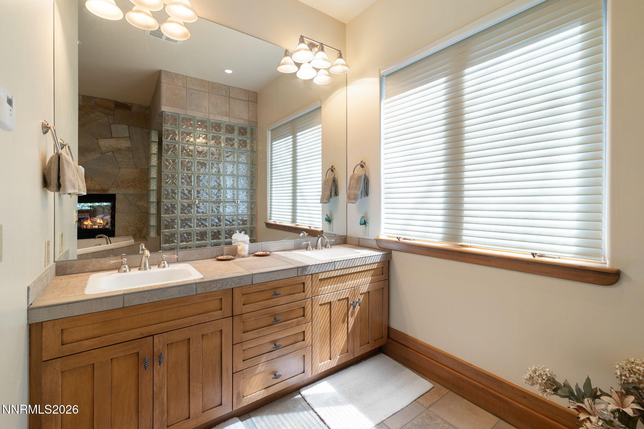49-web-or-mls-726 Lakeshore interior-50