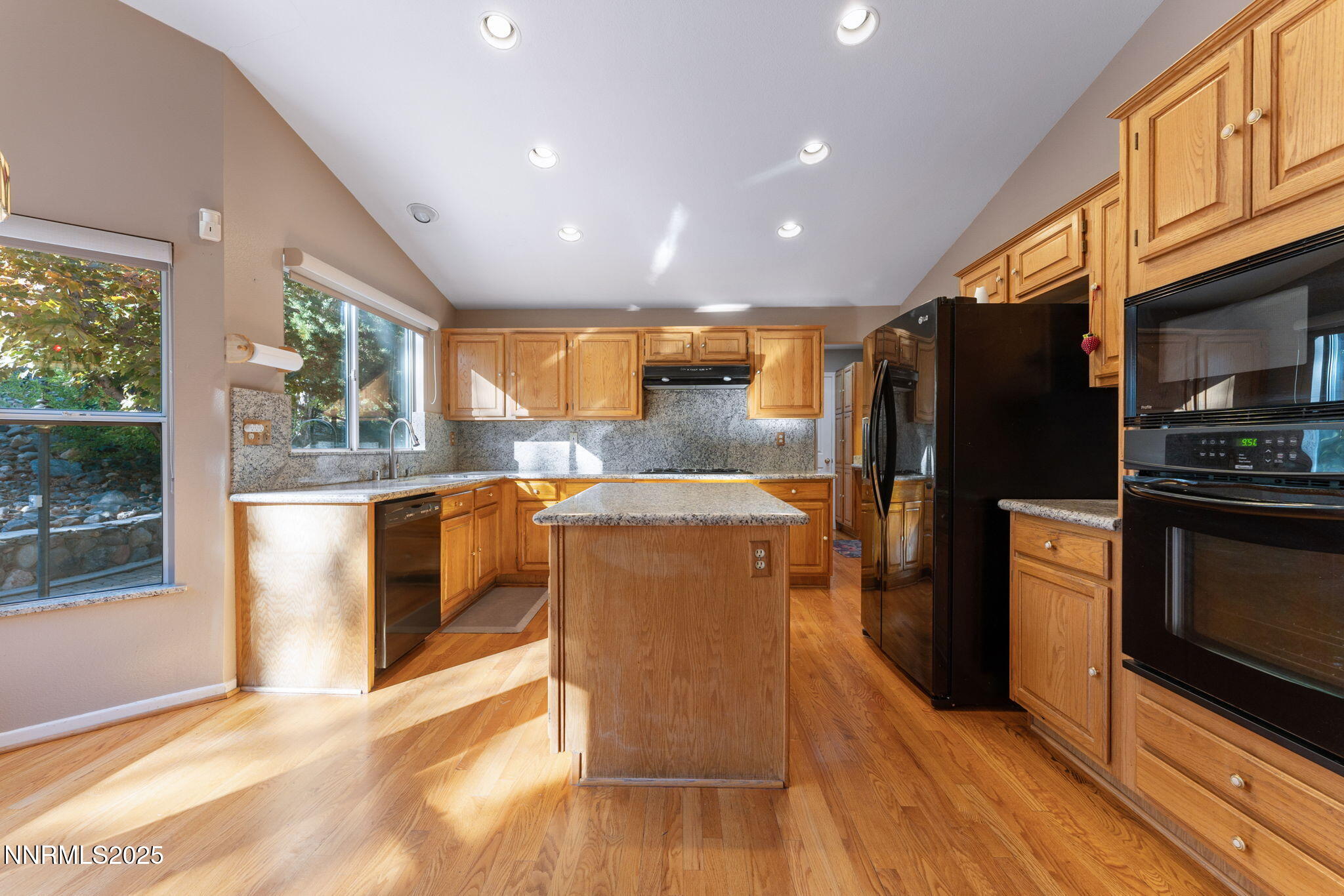 55-web-or-mls-3280 Thornhill-8 (2)