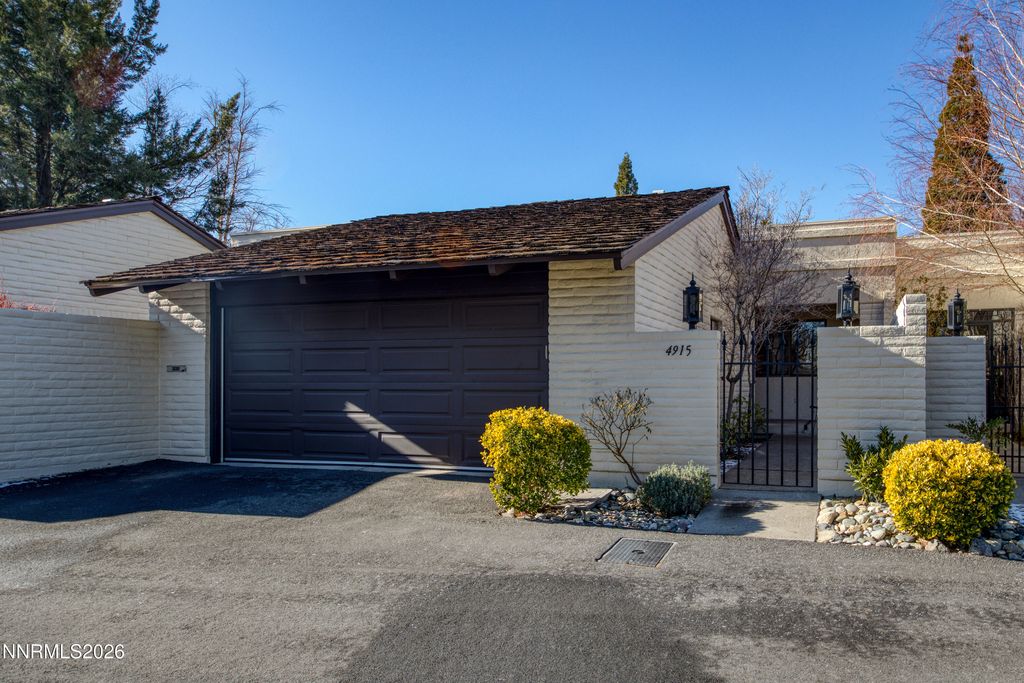 Photo of 4915 Lakeridge Terrace W Ter, Reno, NV 89509 (MLS # 260000532)