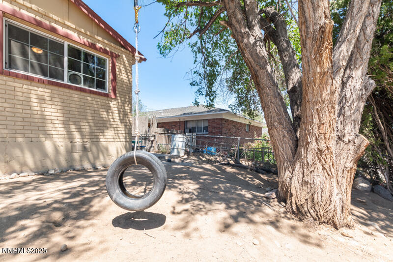 1365 E 11th Street-9