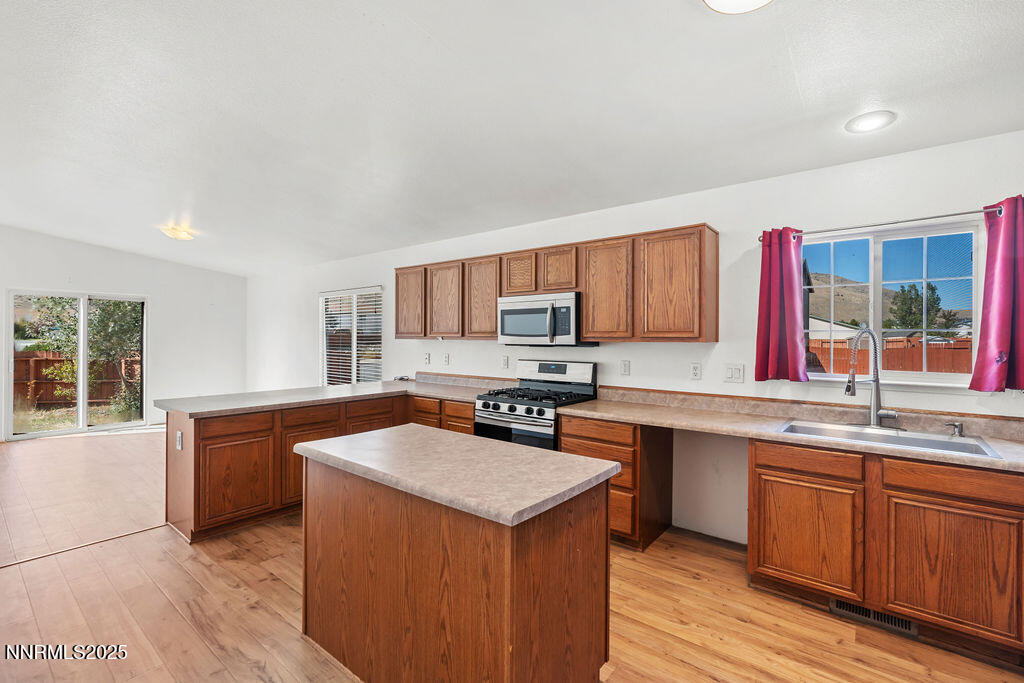 22_17870FairfaxCt_Copyright-Jeremy-Jense