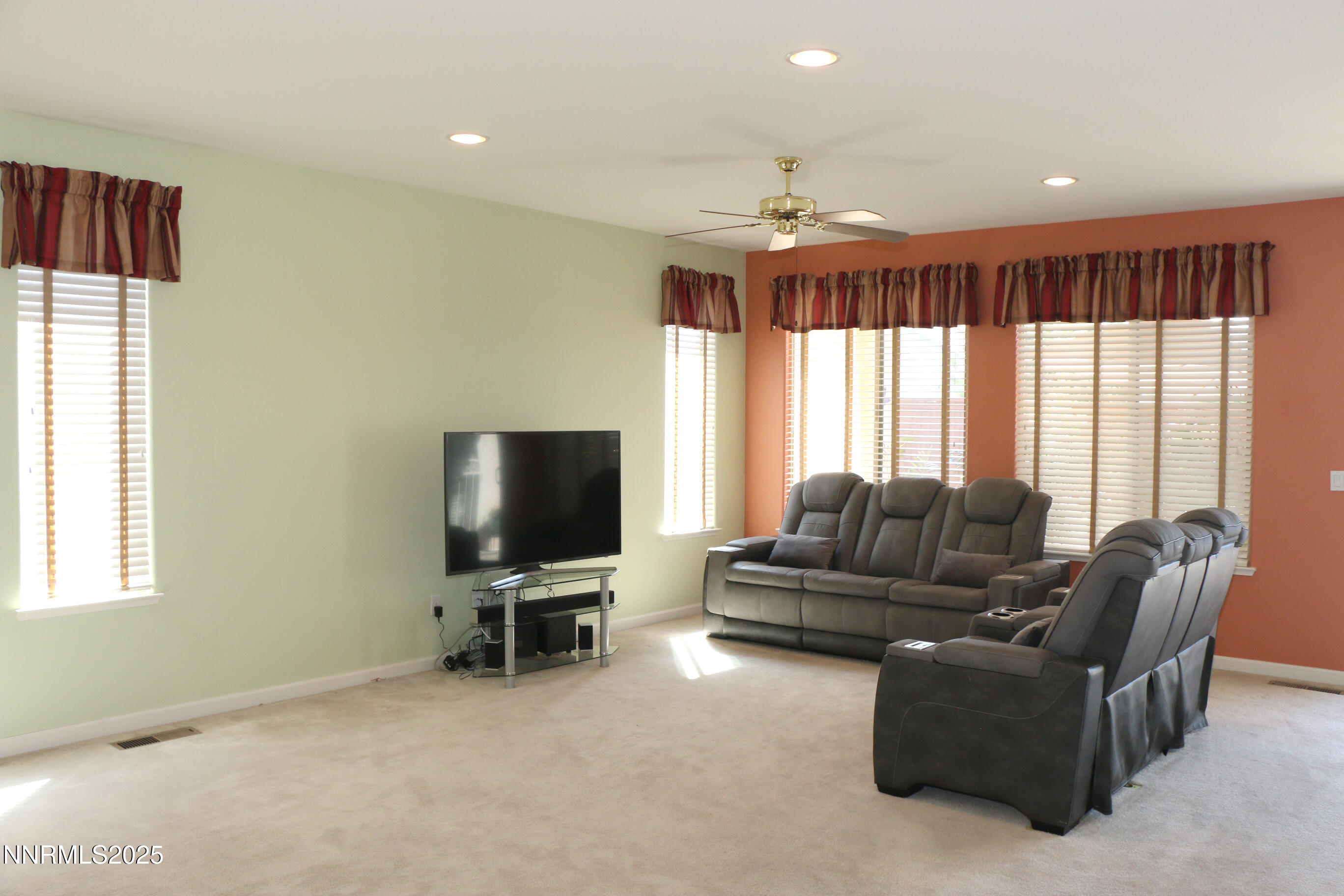 Sparks, Nevada 89434, United States, 2 Bedrooms Bedrooms, ,2 BathroomsBathrooms,Residential,Active,206911