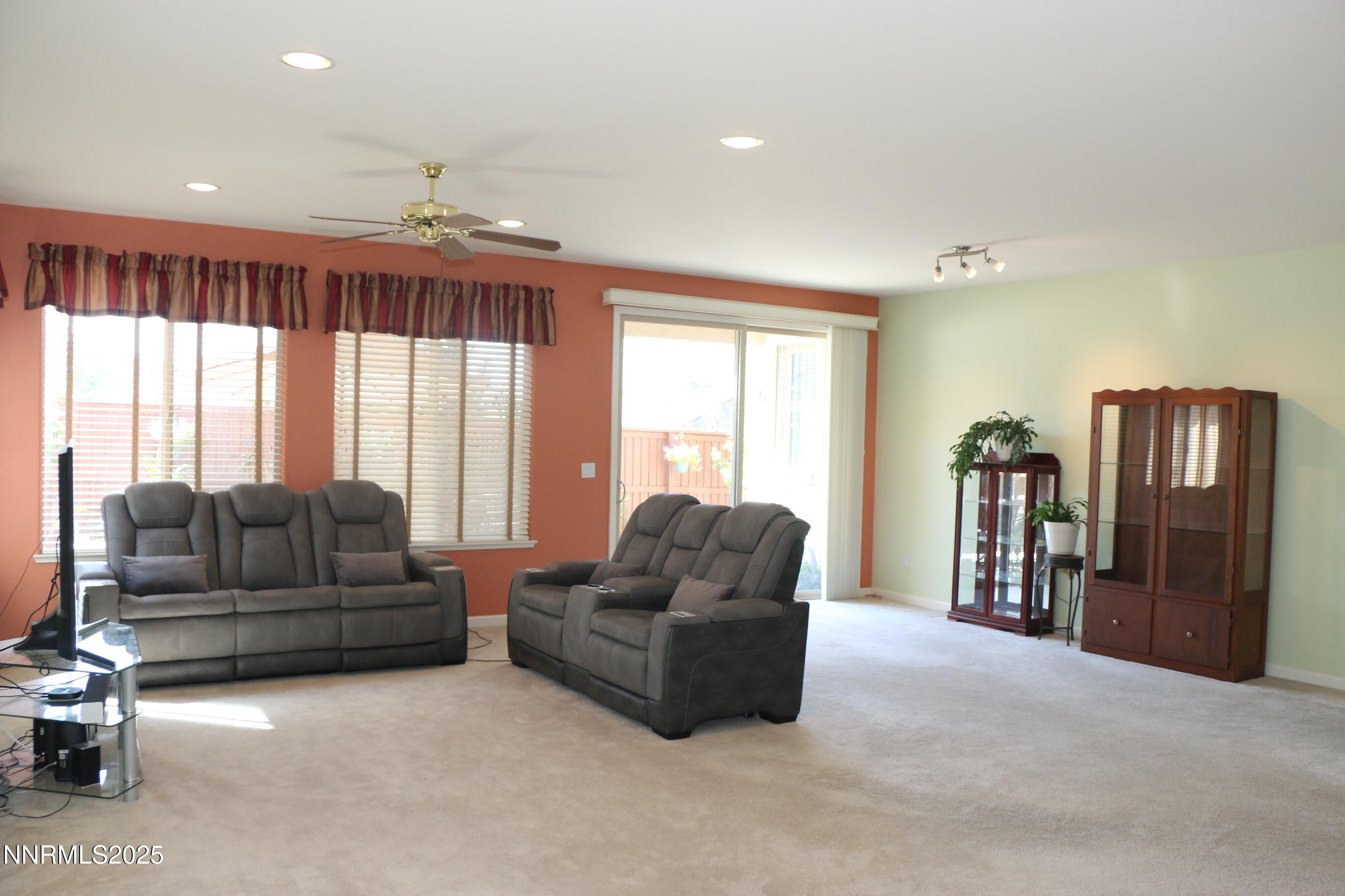 Sparks, Nevada 89434, United States, 2 Bedrooms Bedrooms, ,2 BathroomsBathrooms,Residential,Active,206911