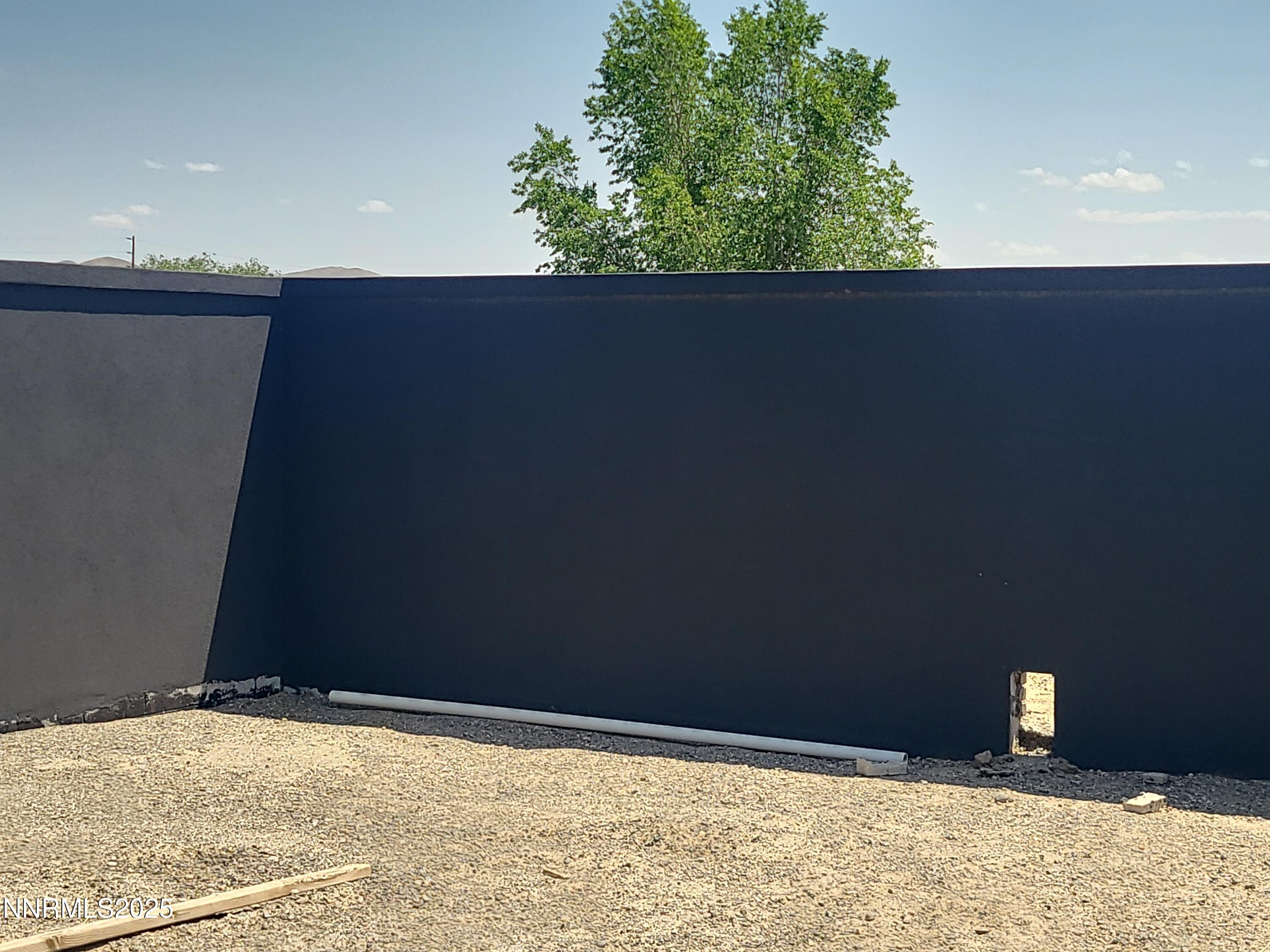 TOM INSIDE COURTYARD 25