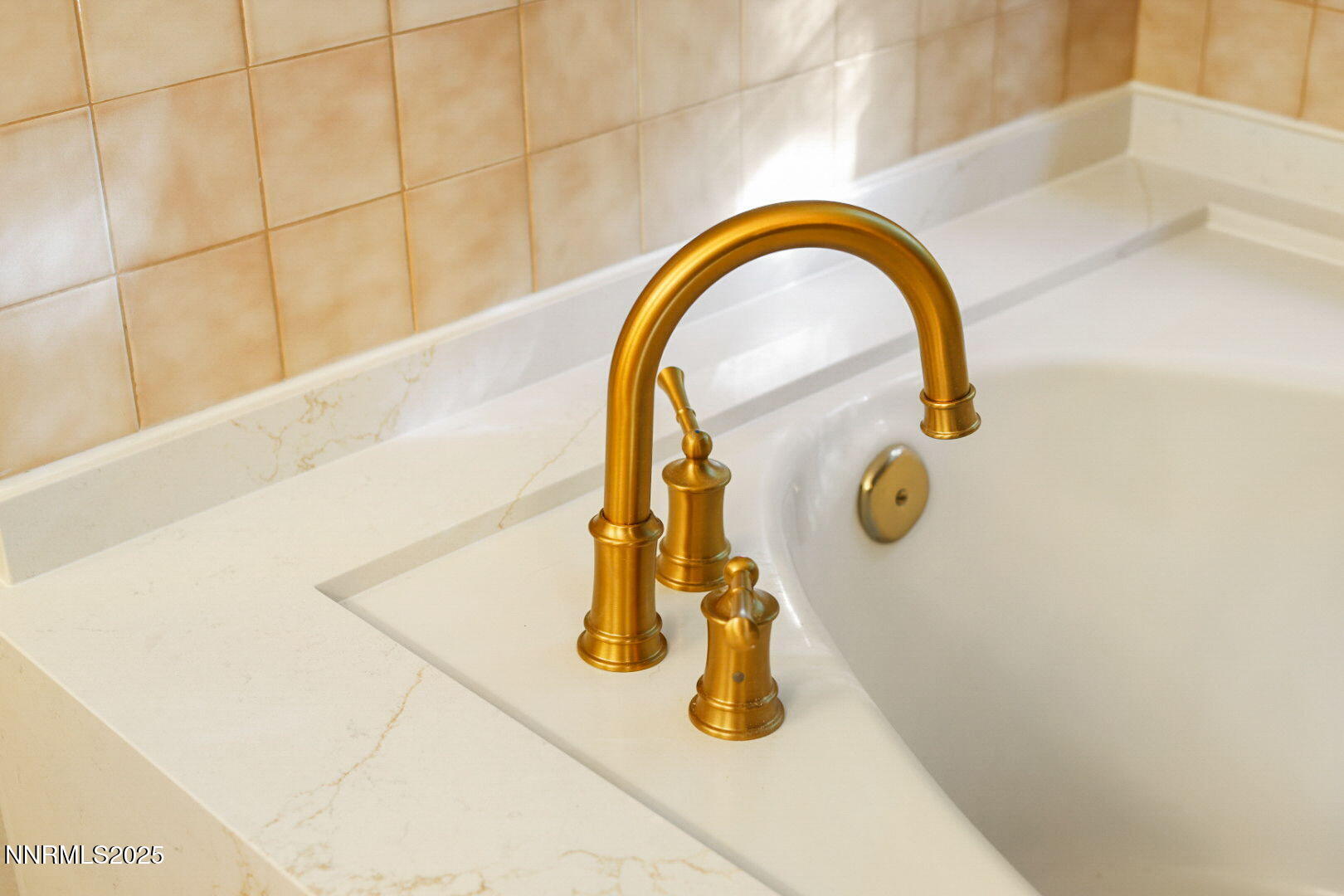 35-web-or-mls-Kyles House-37