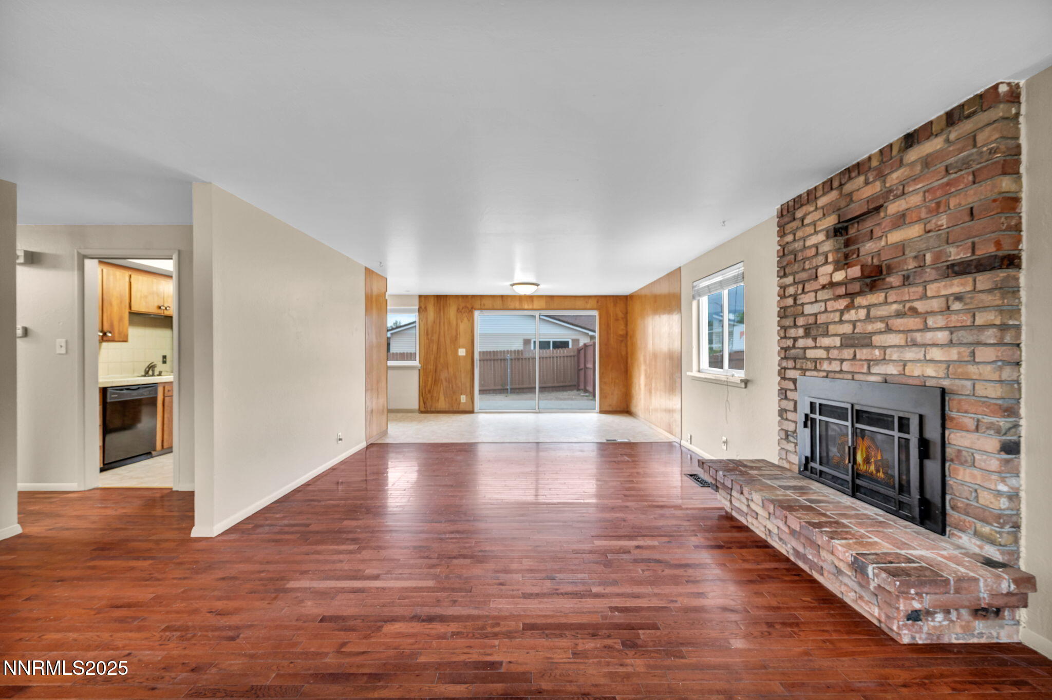 27-web-or-mls-2260-w-6th-st