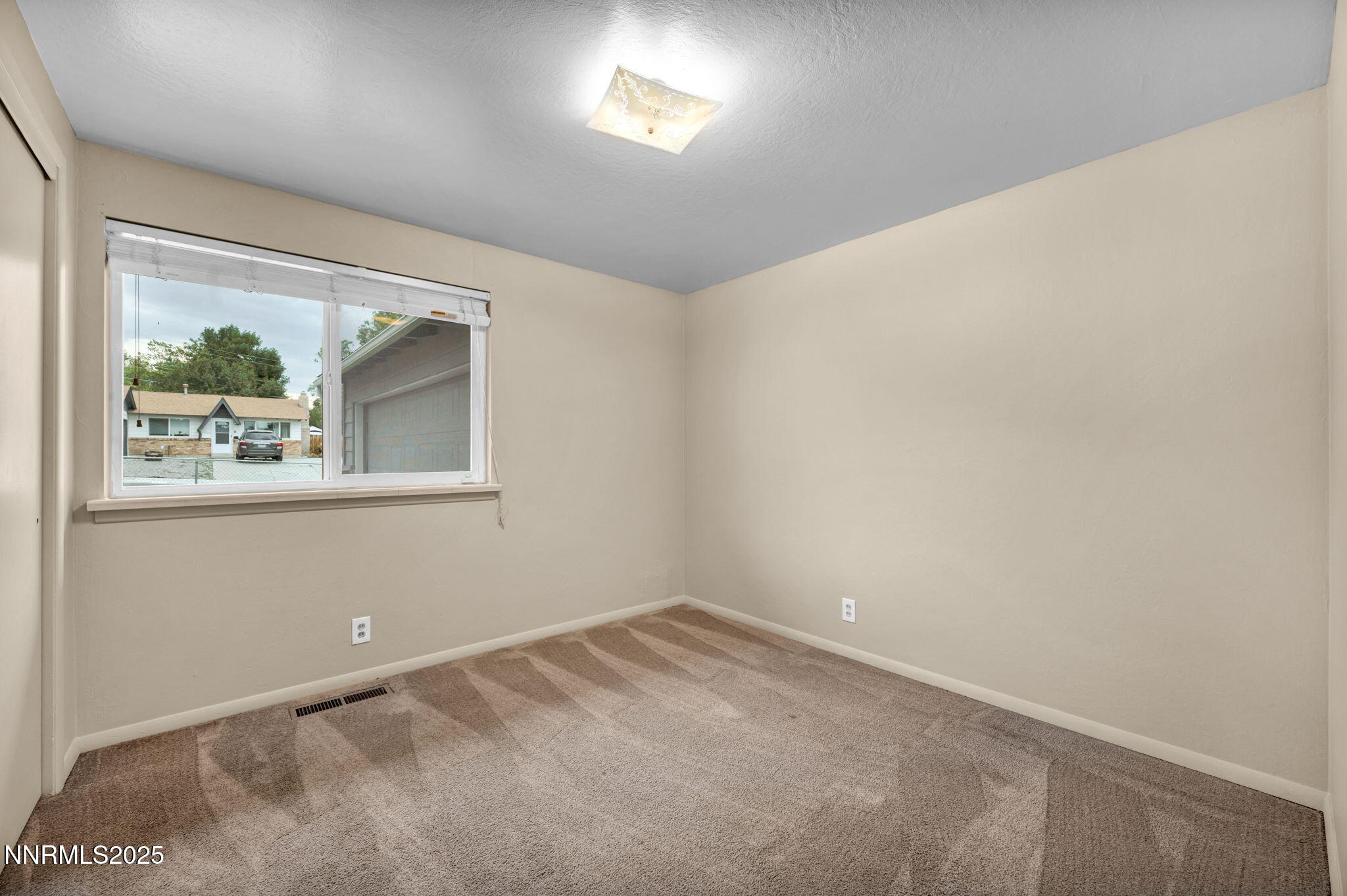 31-web-or-mls-2260-w-6th-st