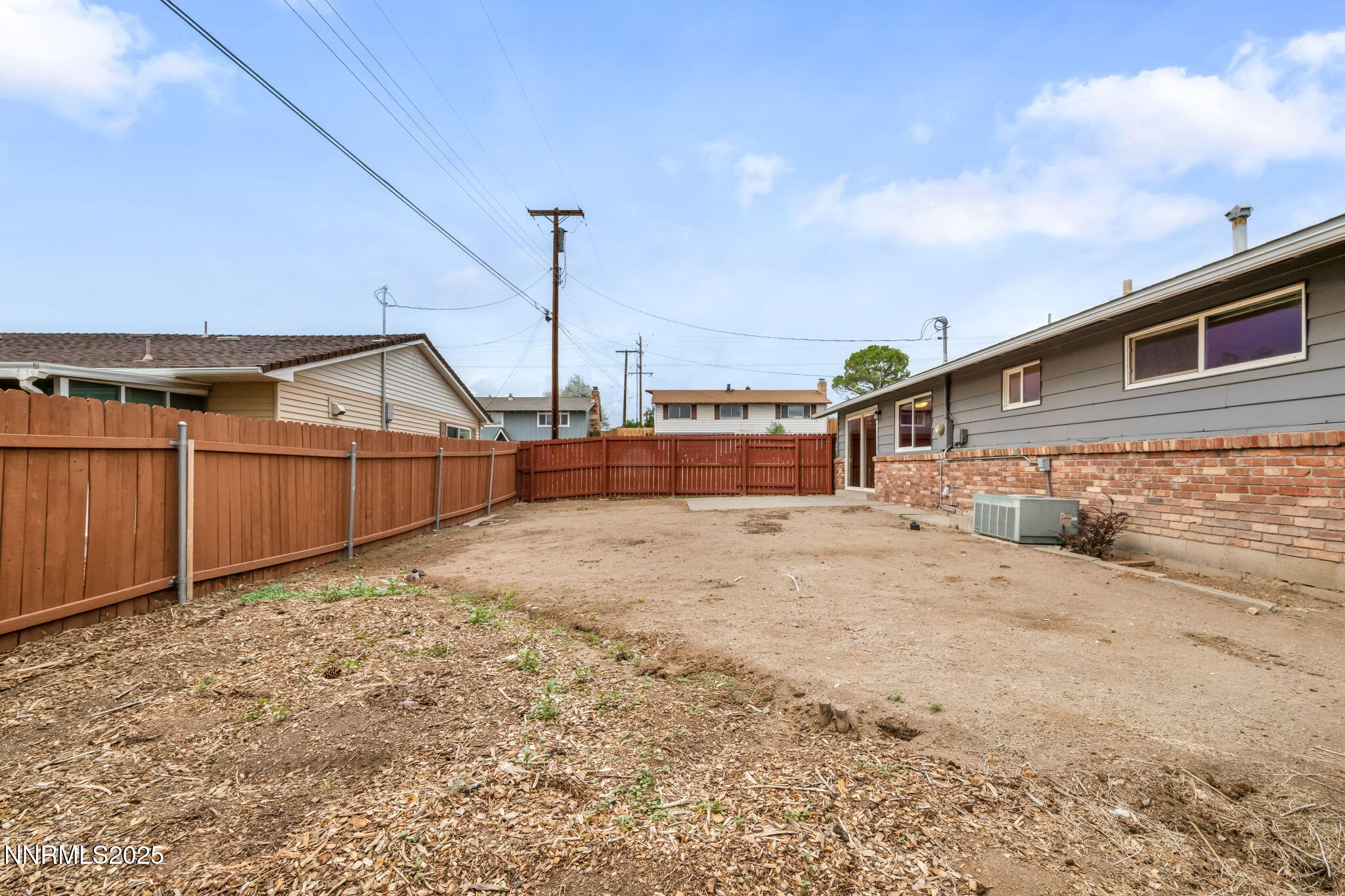 12-web-or-mls-2260-w-6th-st