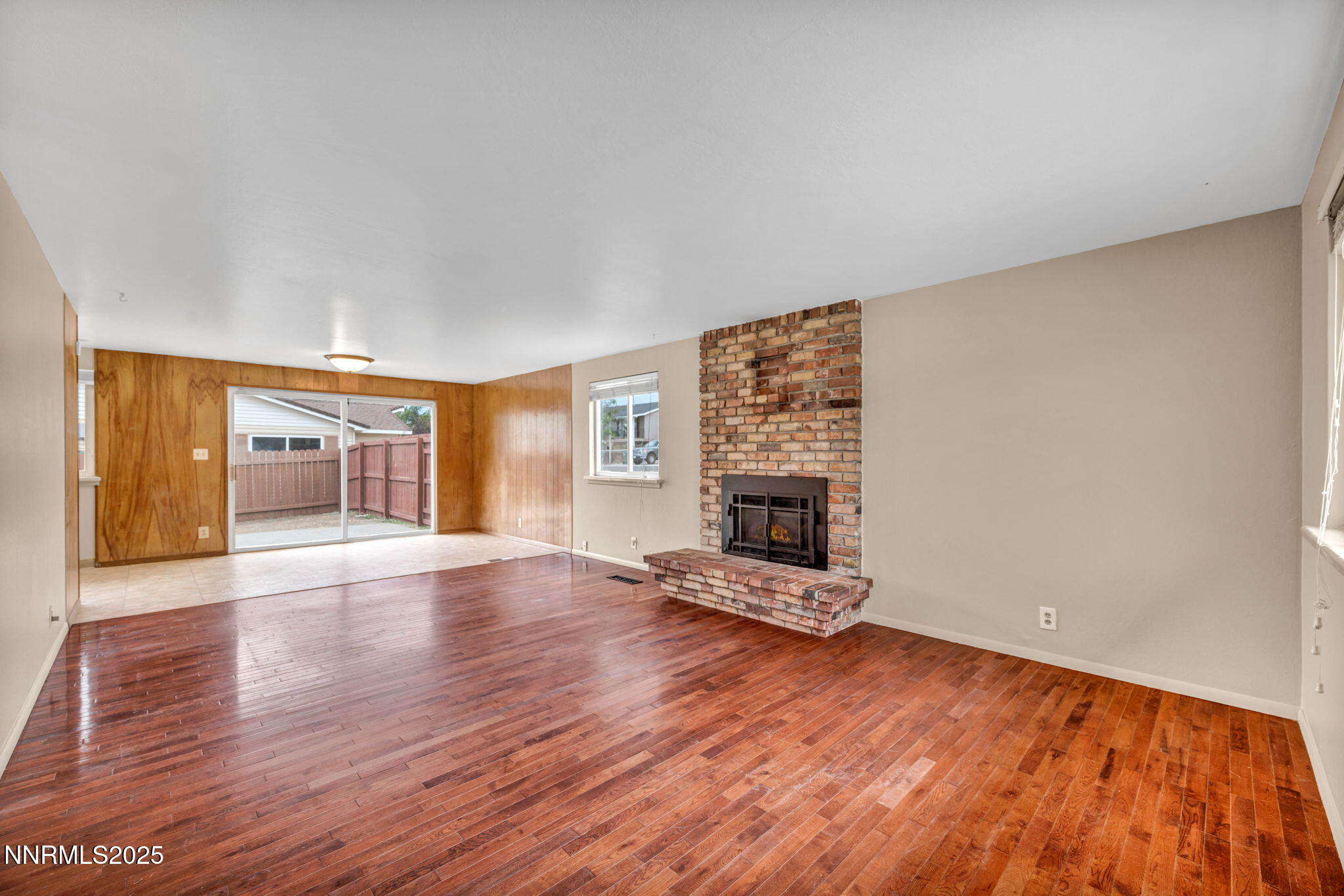 28-web-or-mls-2260-w-6th-st