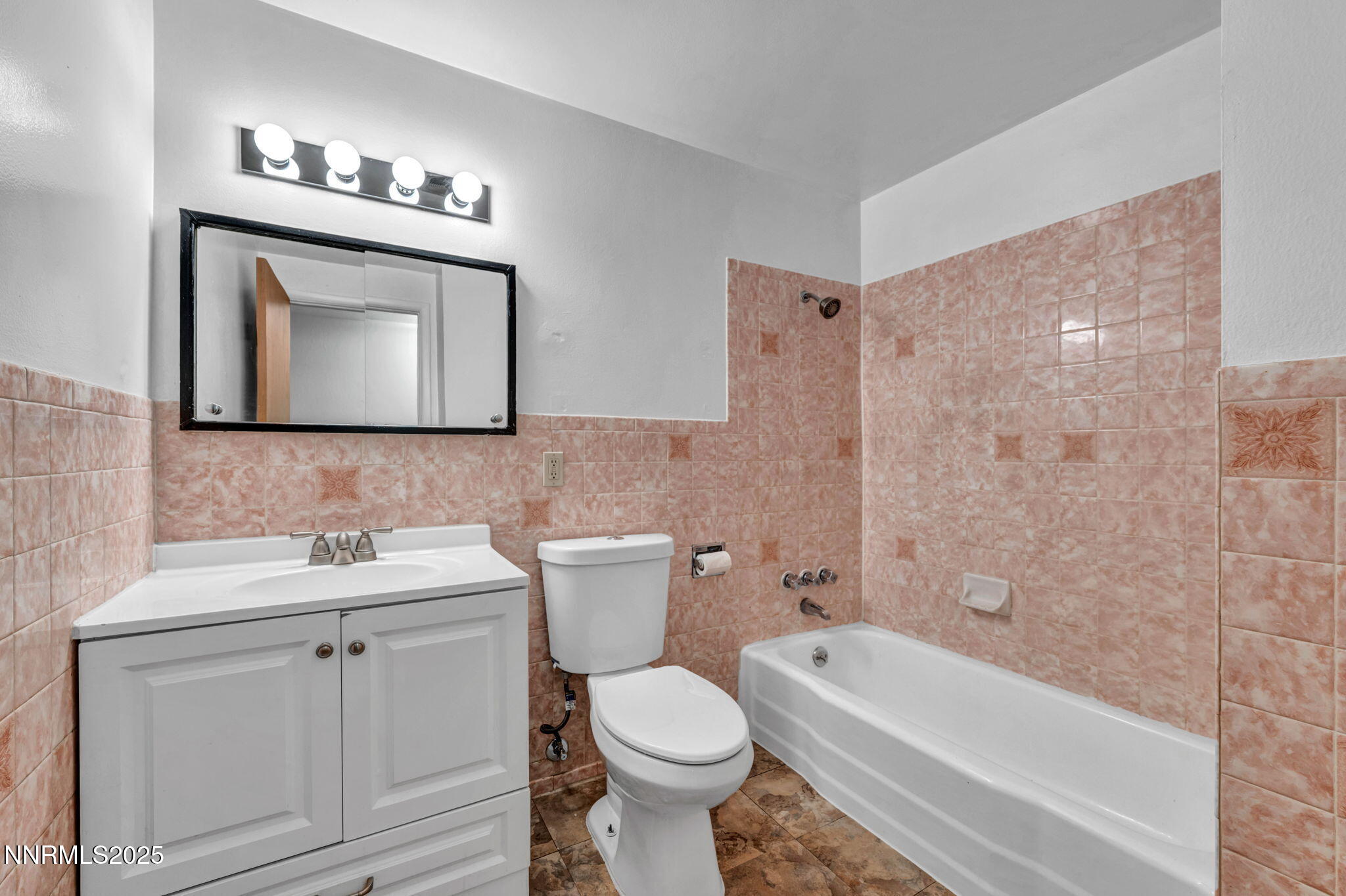 33-web-or-mls-2260-w-6th-st