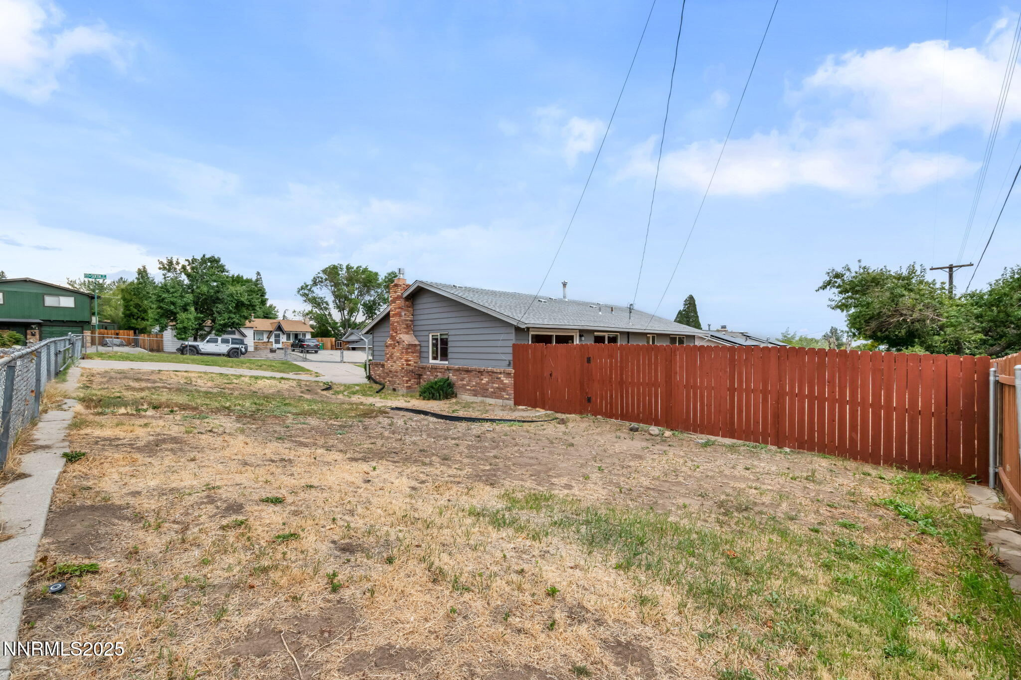 7-web-or-mls-2260-w-6th-st