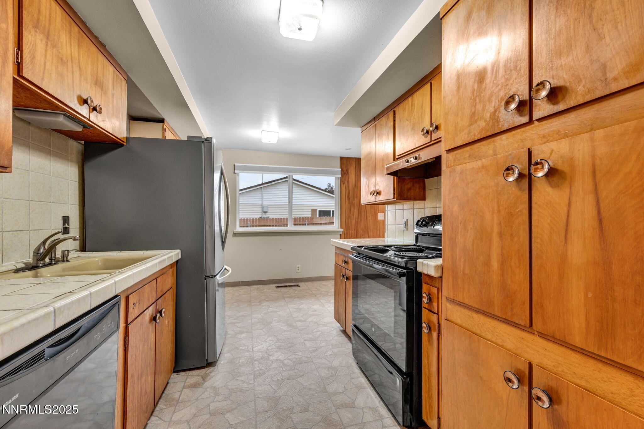 18-web-or-mls-2260-w-6th-st