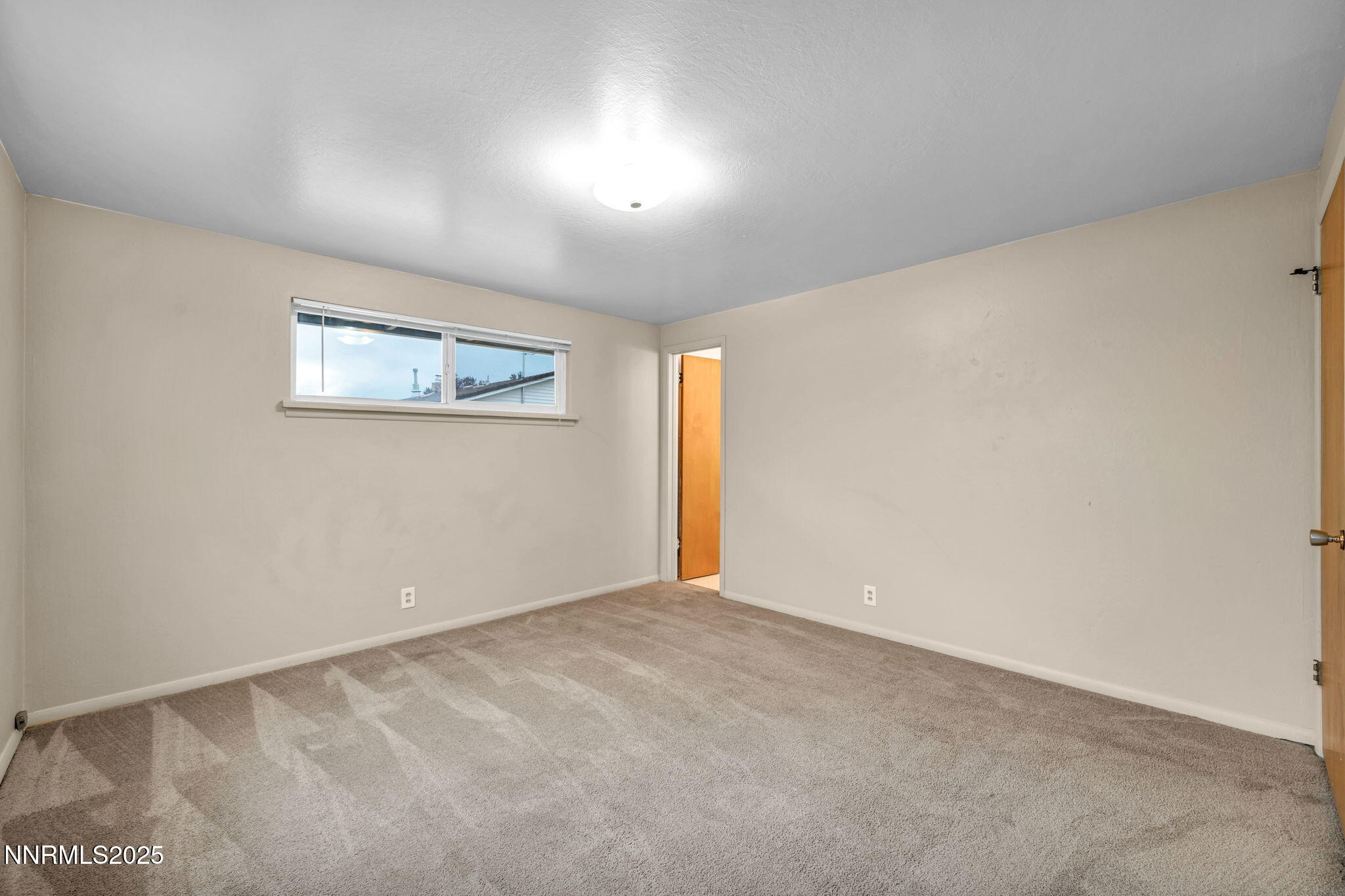 37-web-or-mls-2260-w-6th-st