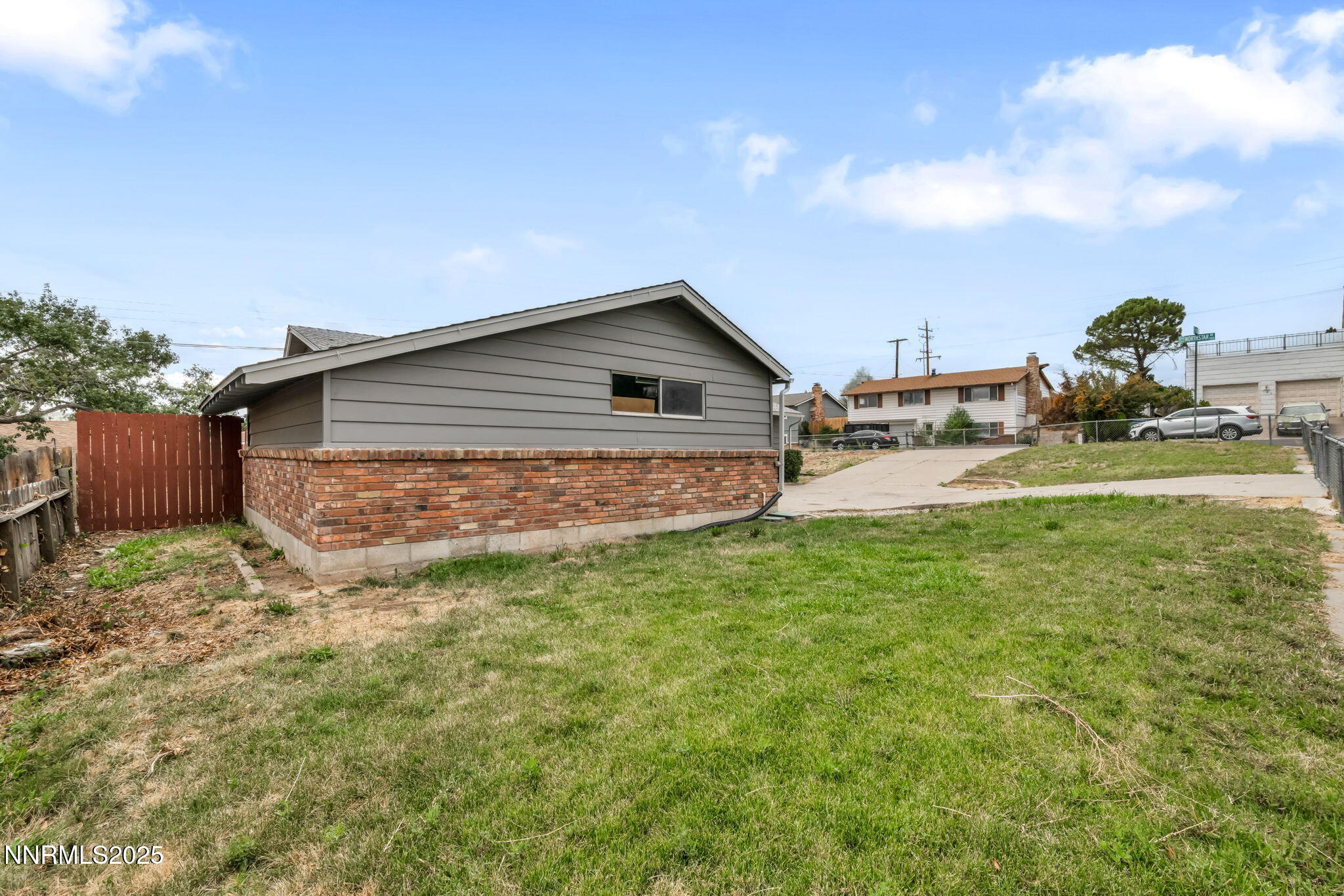 5-web-or-mls-2260-w-6th-st
