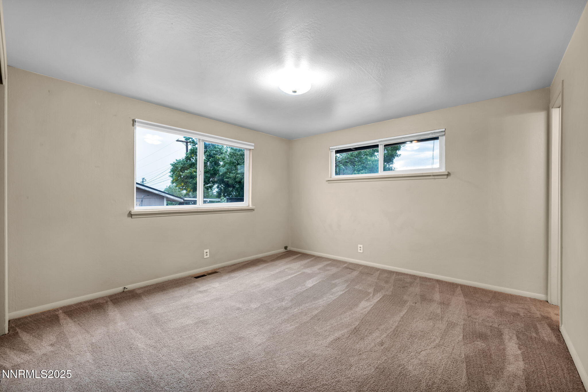 36-web-or-mls-2260-w-6th-st