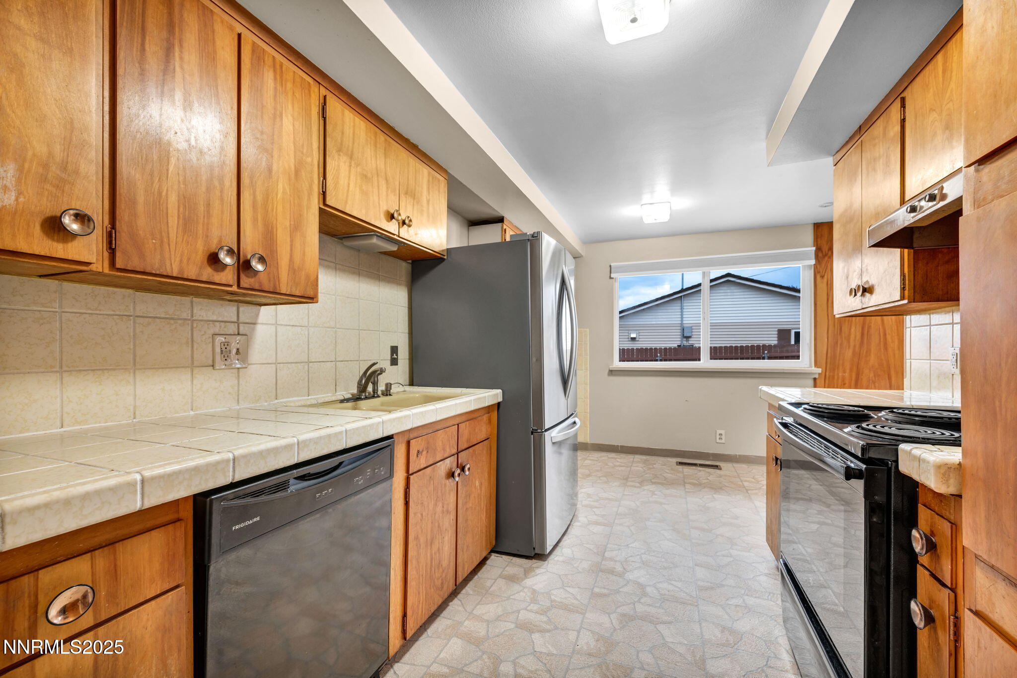 17-web-or-mls-2260-w-6th-st