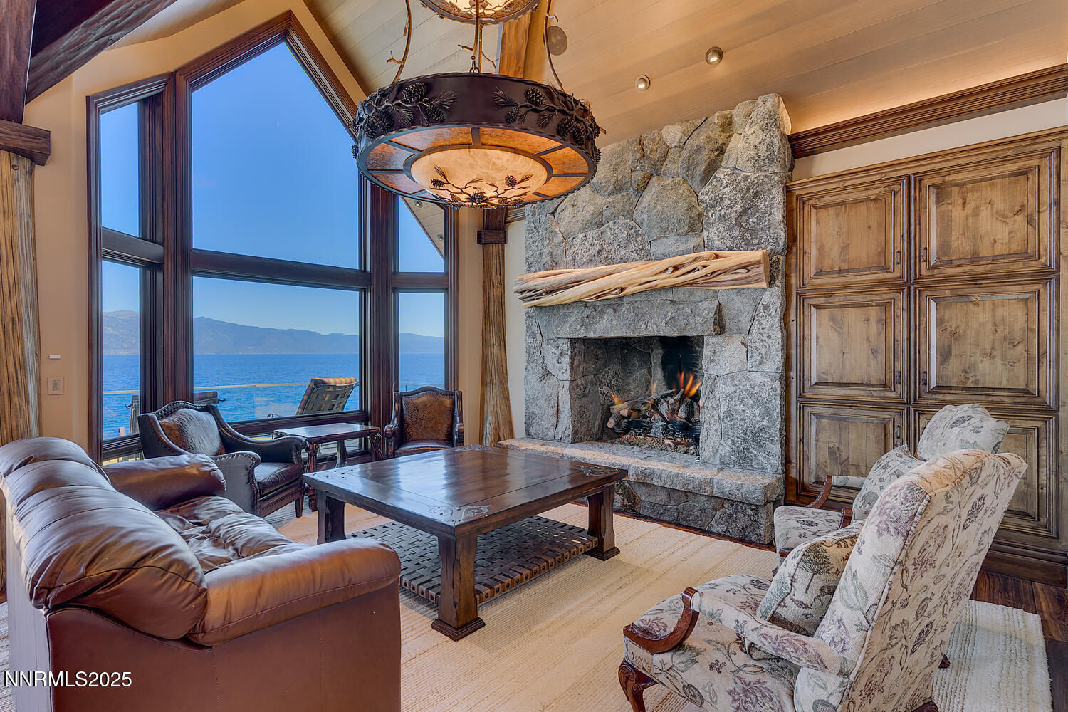 Crystal Pointe Cottage Living Room