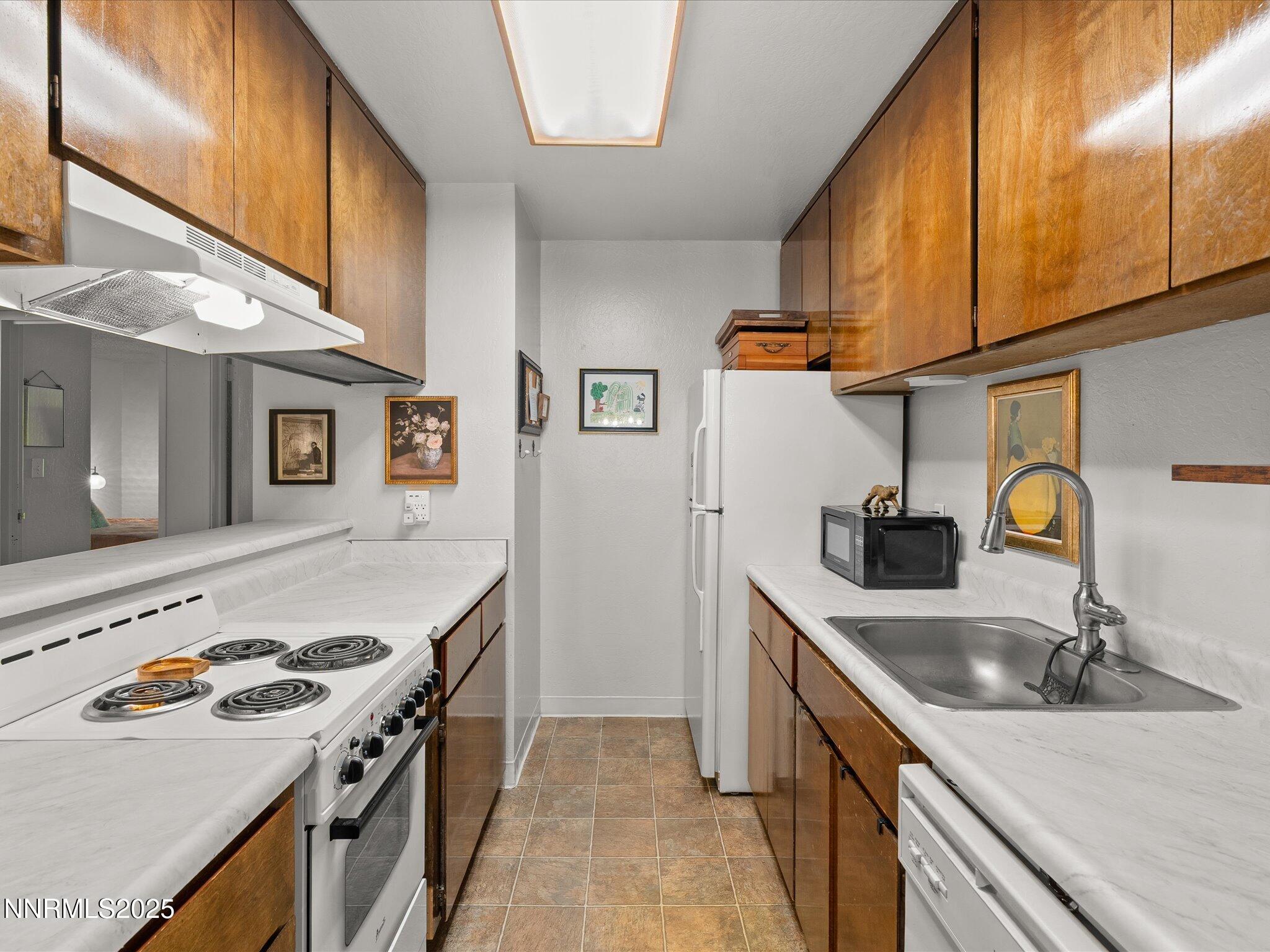 16-2955 Lakeside Dr-112