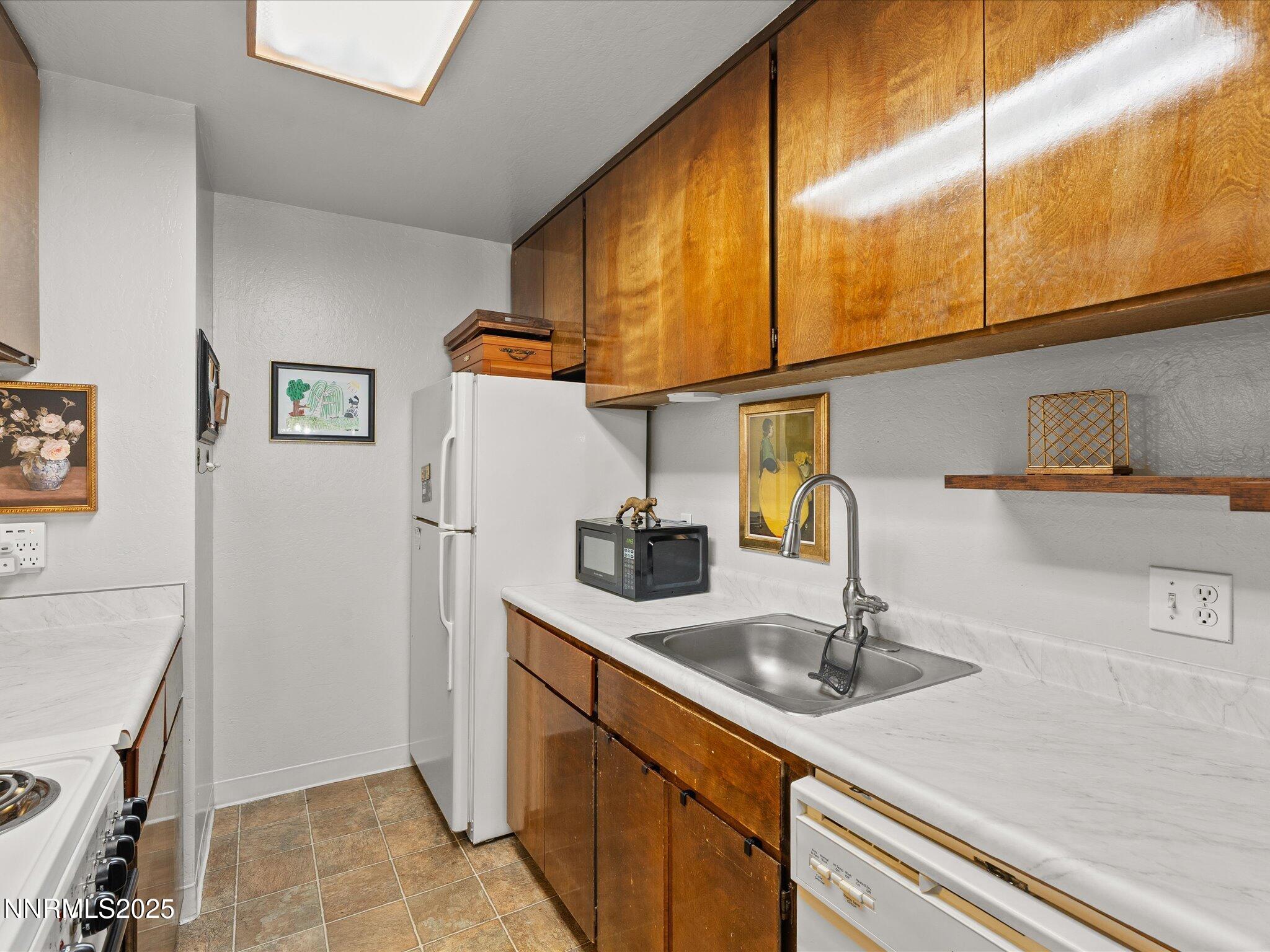 18-2955 Lakeside Dr-114