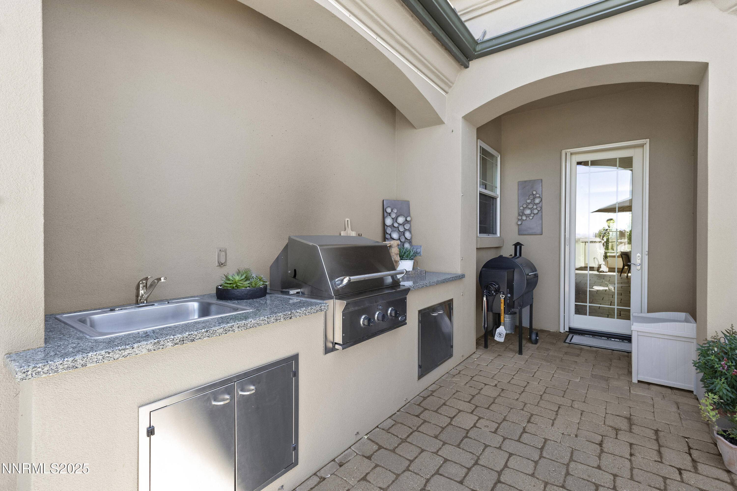 Black Eagle Daylight Courtyard Built in