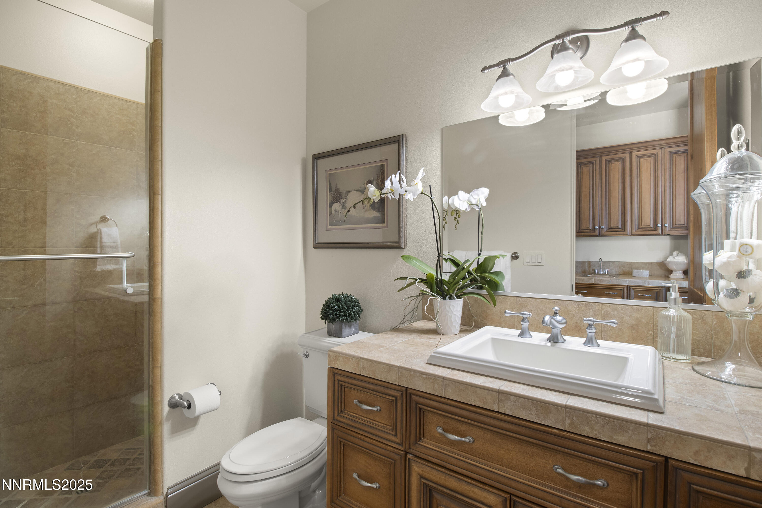 Black Eagle En Suite Bath