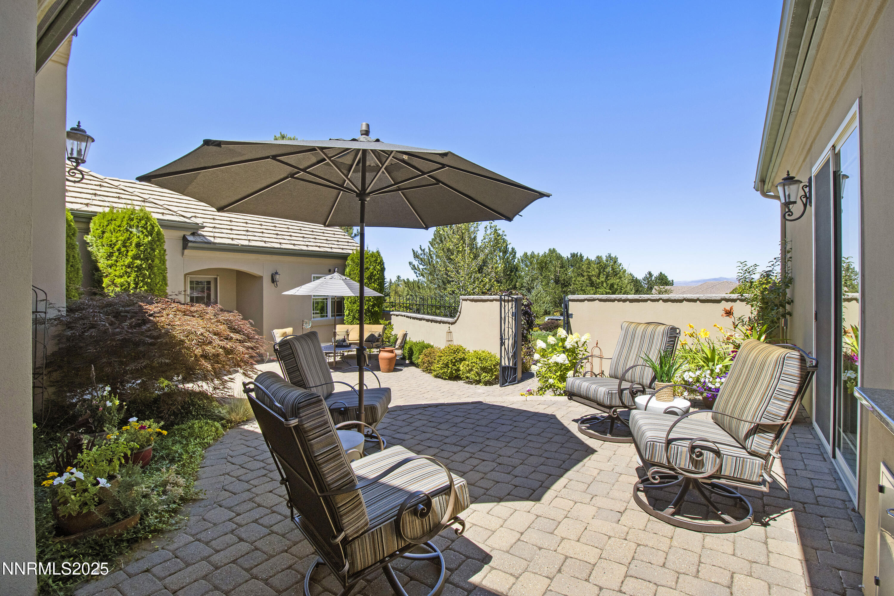 Black Eagle Daylight Couryard from BBQ O