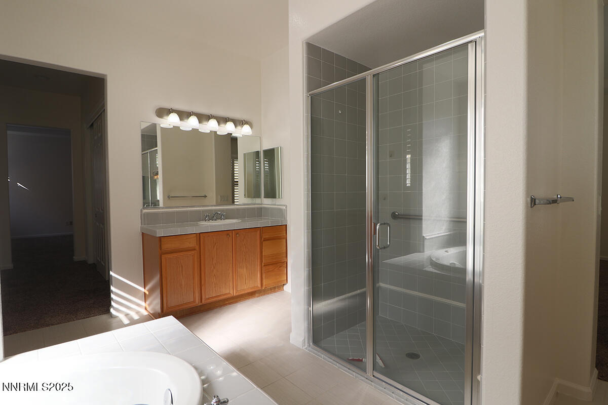 master bathroom 03