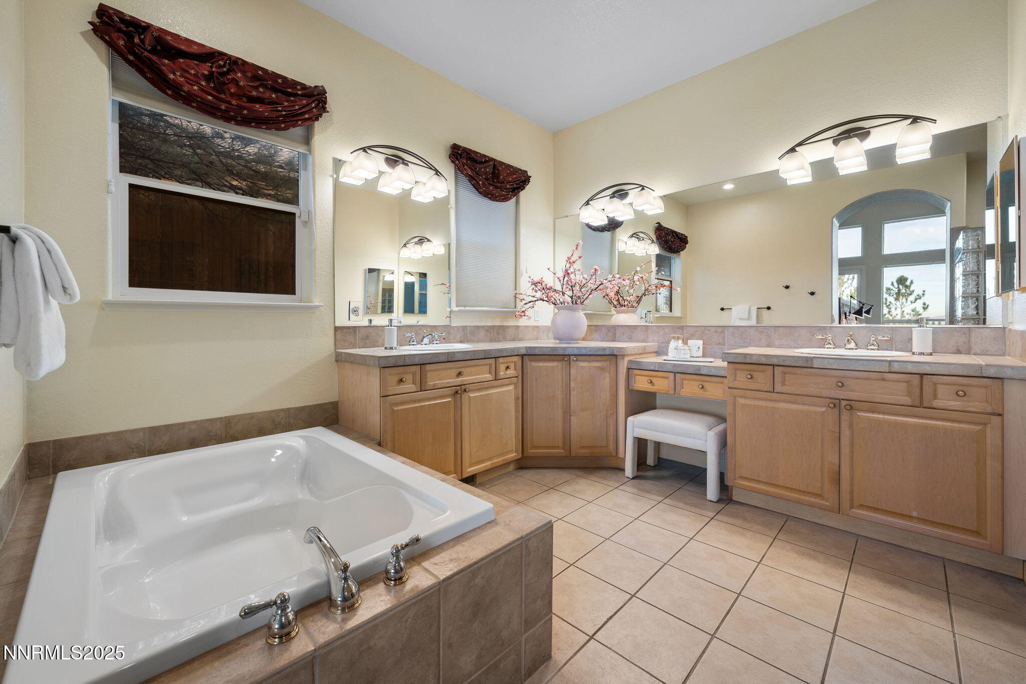 26-web-or-mls-2573 Rampart Terrace-27