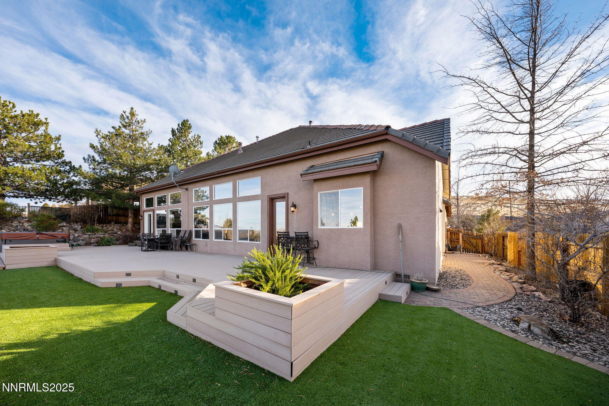 44-web-or-mls-2573 Rampart Terrace-45