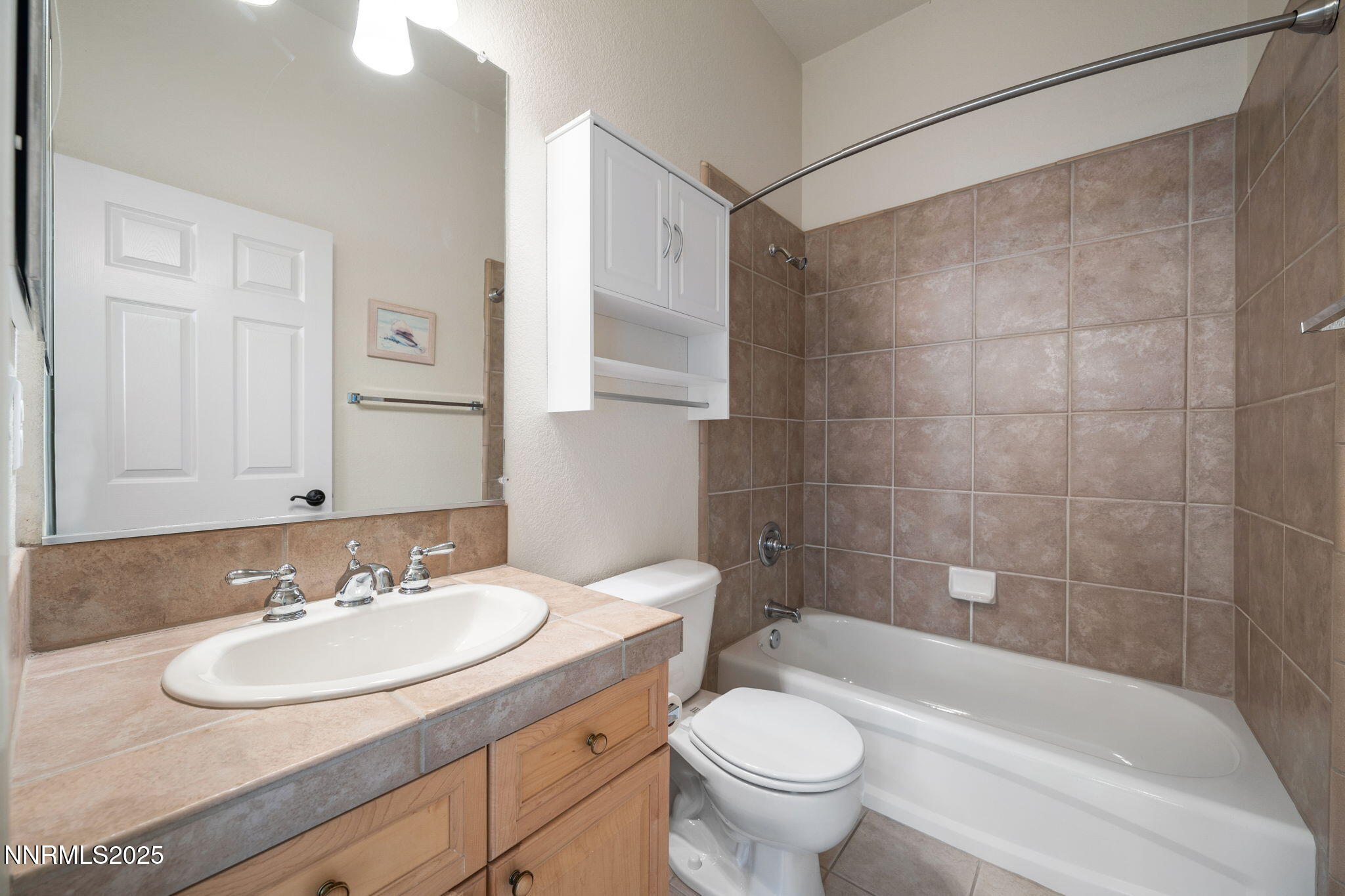 7-web-or-mls-2573 Rampart Terrace-8