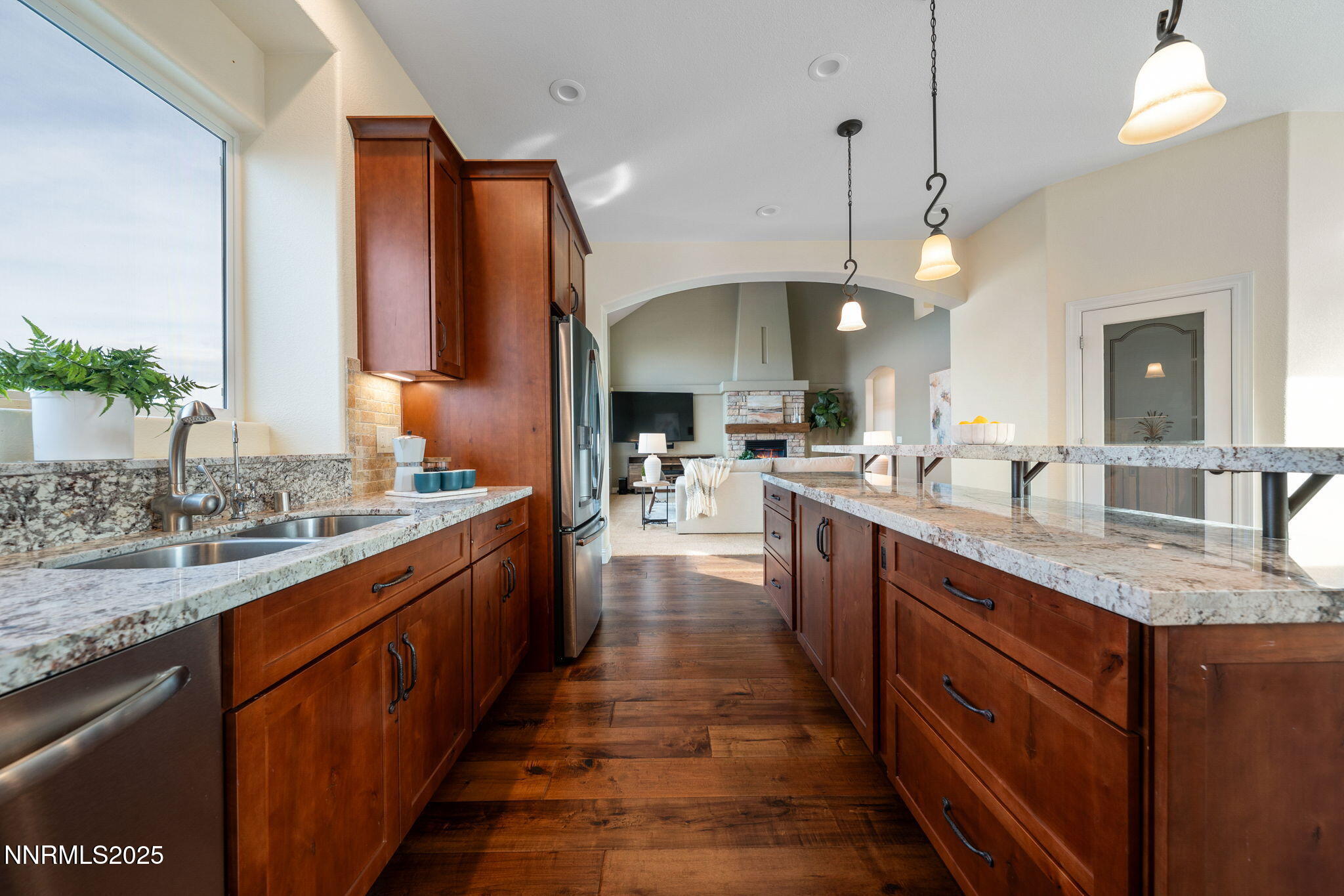 18-web-or-mls-2573 Rampart Terrace-19