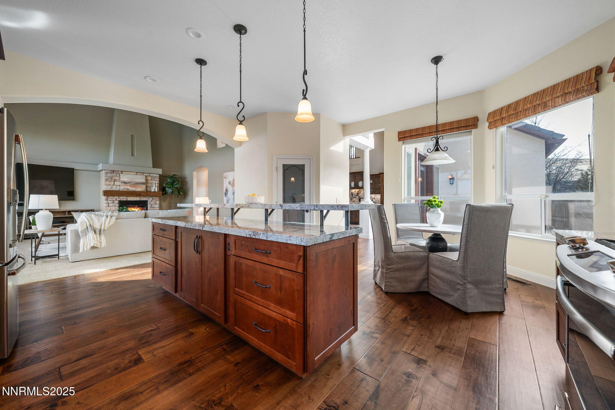 19-web-or-mls-2573 Rampart Terrace-20