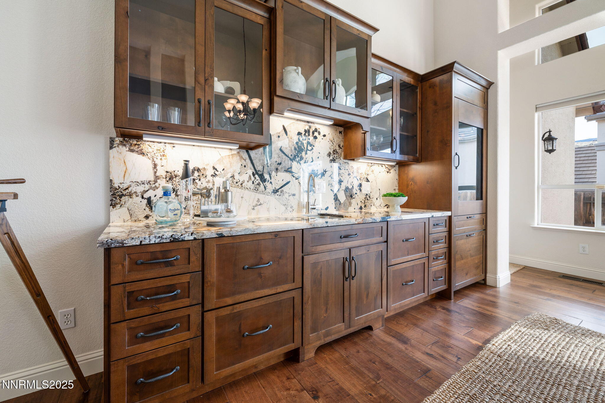 12-web-or-mls-2573 Rampart Terrace-13