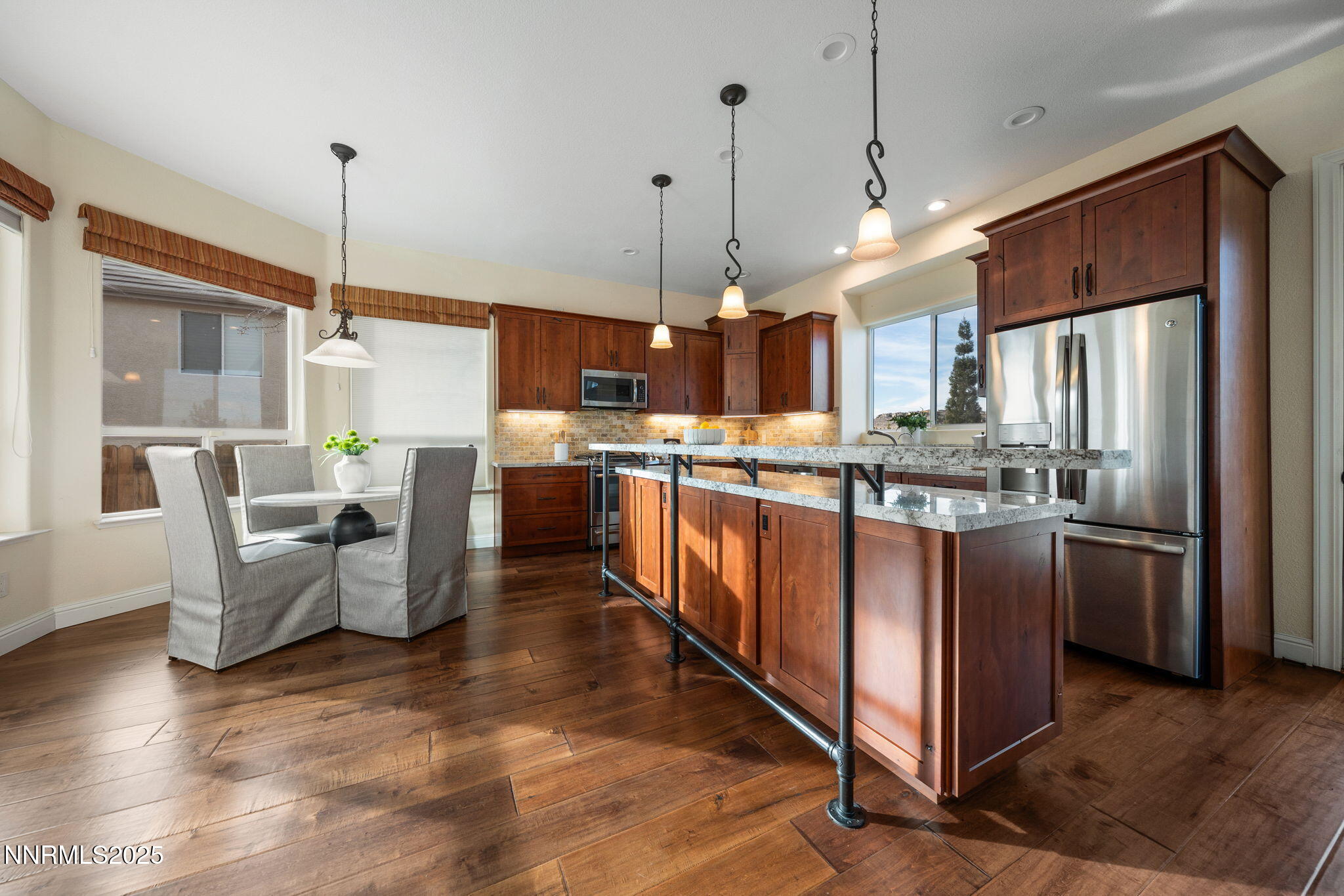 16-web-or-mls-2573 Rampart Terrace-17