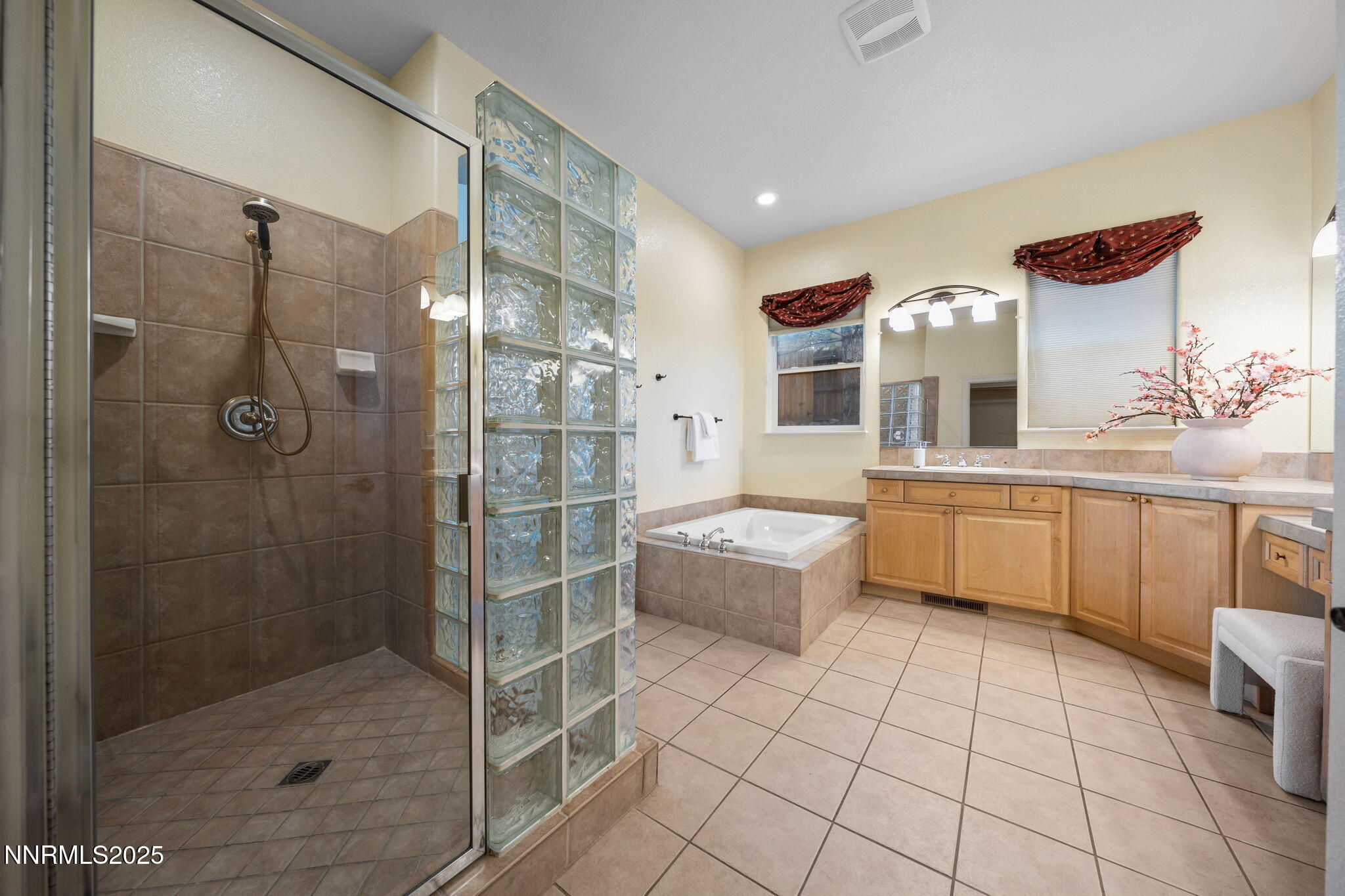 27-web-or-mls-2573 Rampart Terrace-28