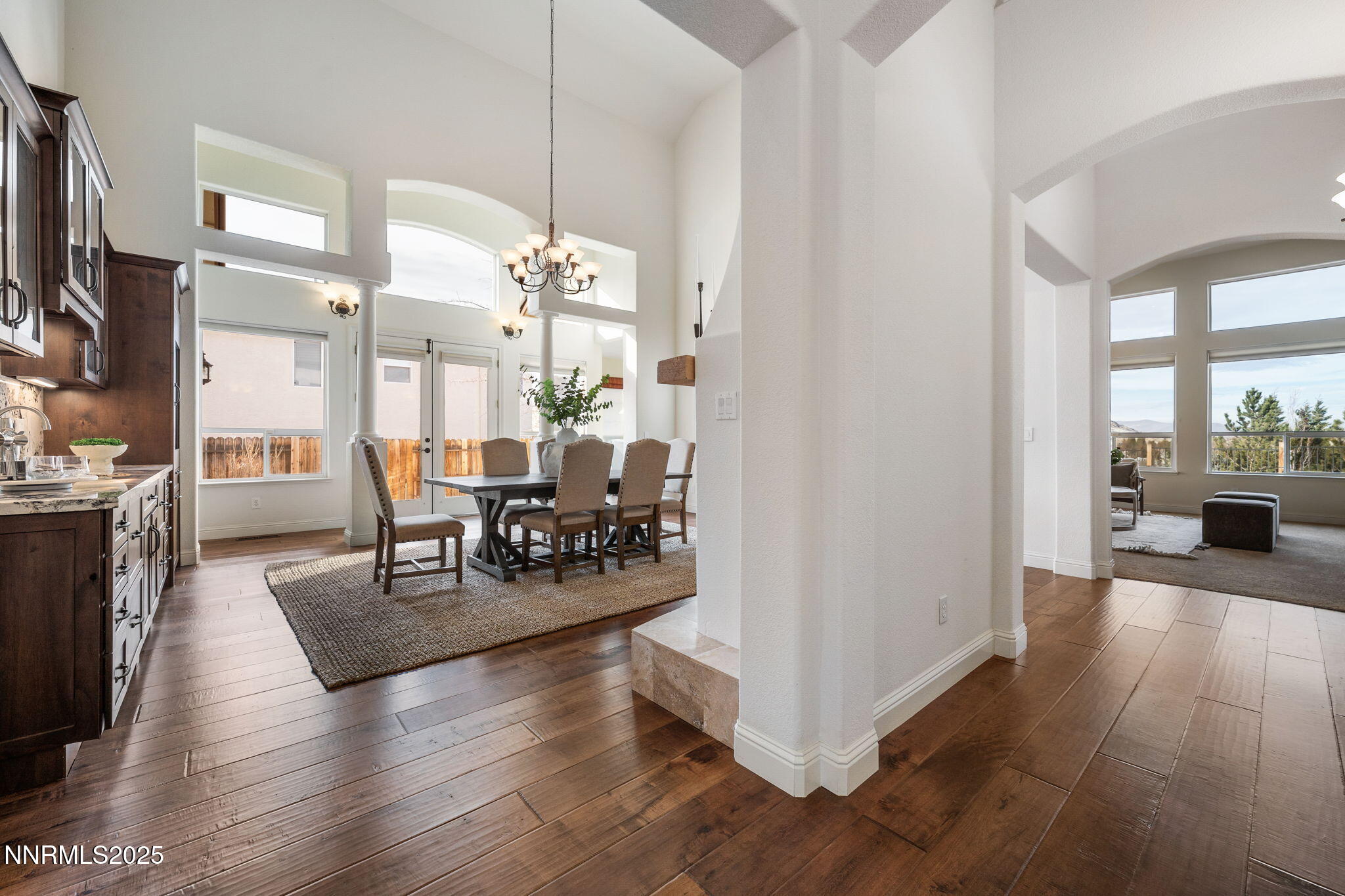 10-web-or-mls-2573 Rampart Terrace-11