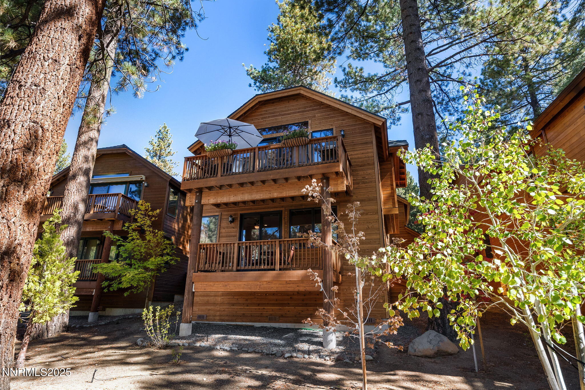 51-web-or-mls-779 Rosewood-53