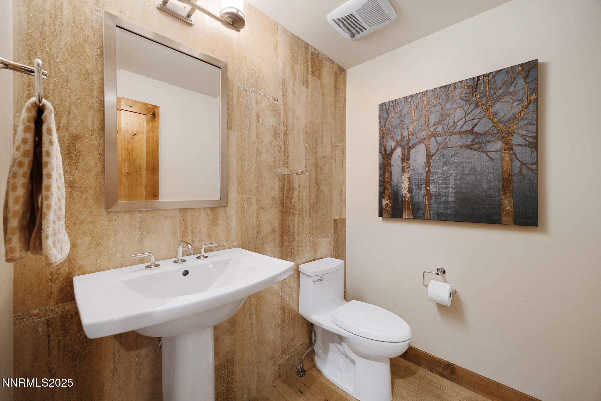 32-web-or-mls-779 Rosewood-35