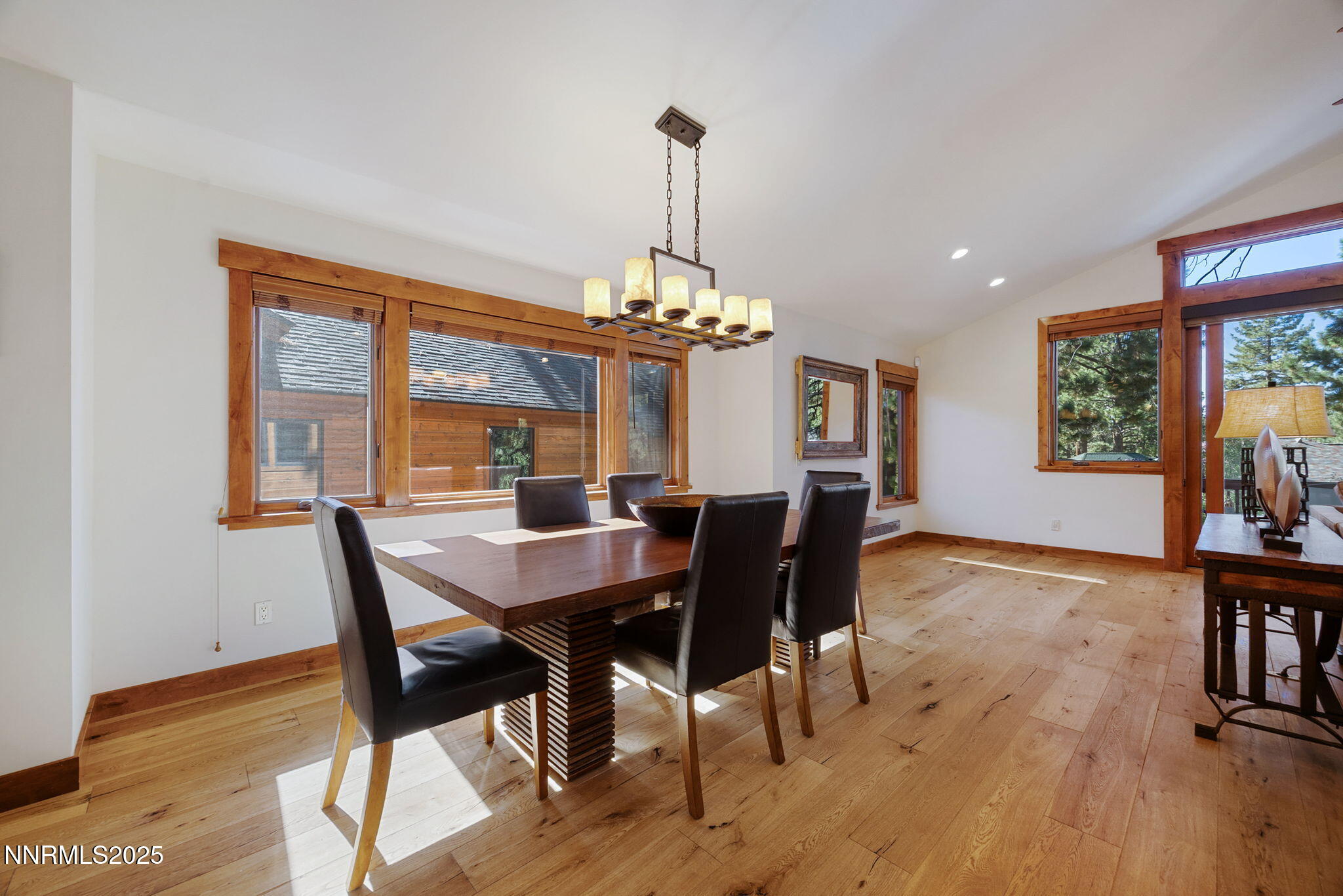 13-web-or-mls-779 Rosewood-24