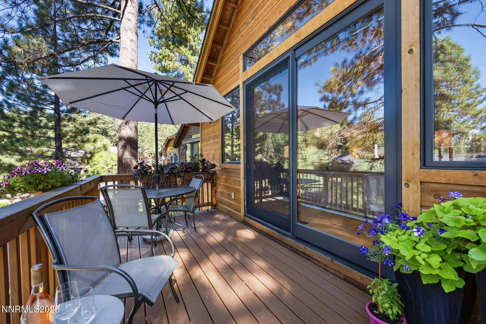 10-web-or-mls-779 Rosewood-45