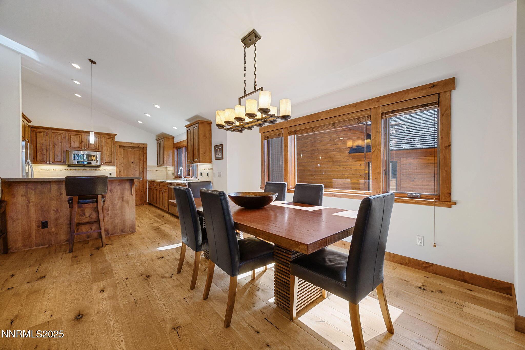 14-web-or-mls-779 Rosewood-25