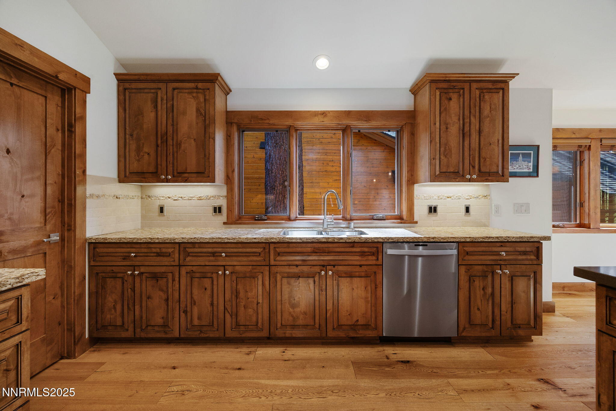 20-web-or-mls-779 Rosewood-33