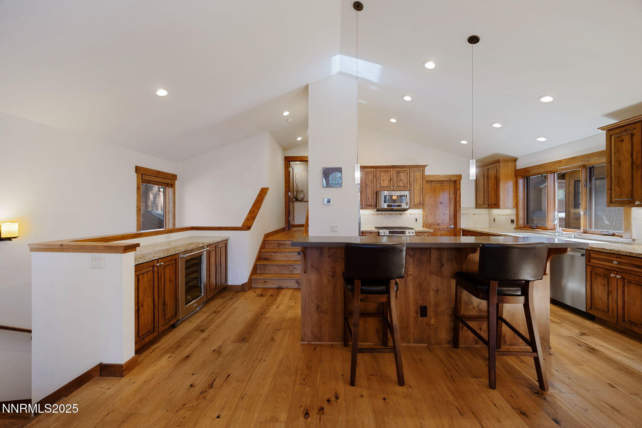 18-web-or-mls-779 Rosewood-26