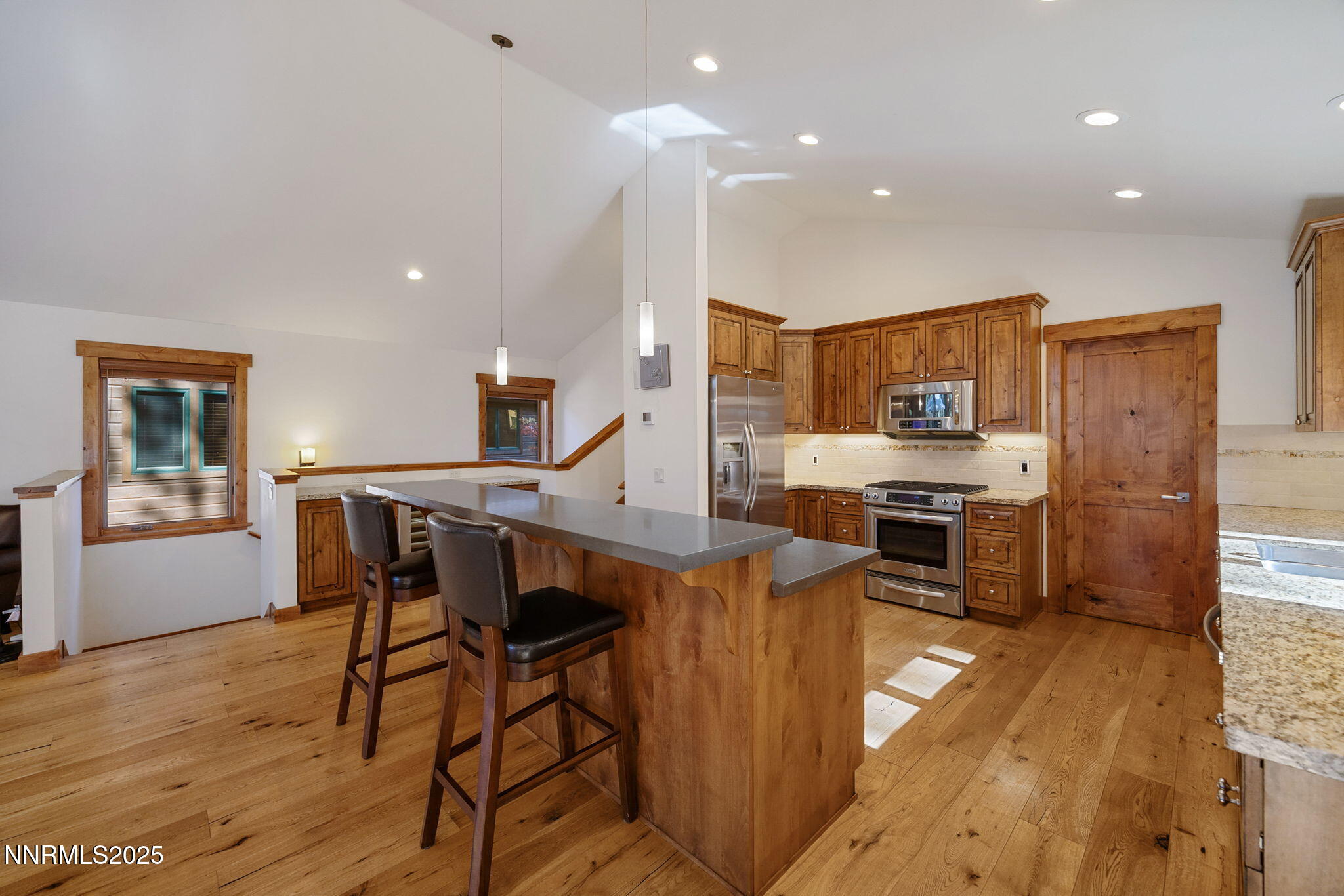 17-web-or-mls-779 Rosewood-27